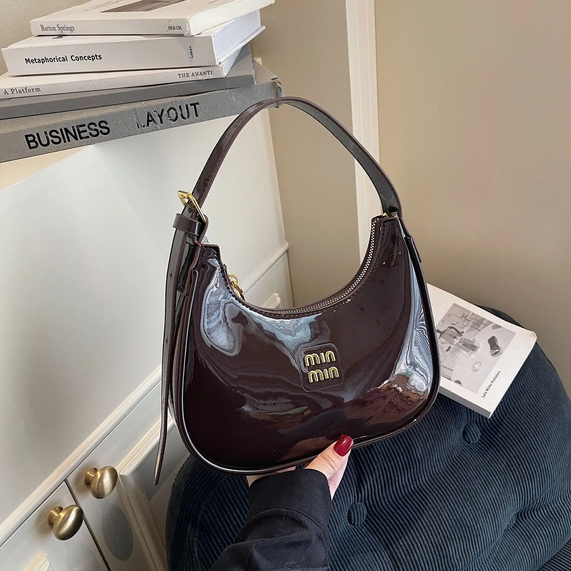 2025 Glossy Underarm Bag, Luxe Shoulder Purse for Women, Minimalist Crossbody Tote, Chic Day-to-Night Bag, Textured Sling Bag
2025 Glossy Underarm Bag, Luxe Shoulder Purse for Women, Minimalist Crossbody Tote, Chic Day-to-Night Bag, Textured Sling Bag