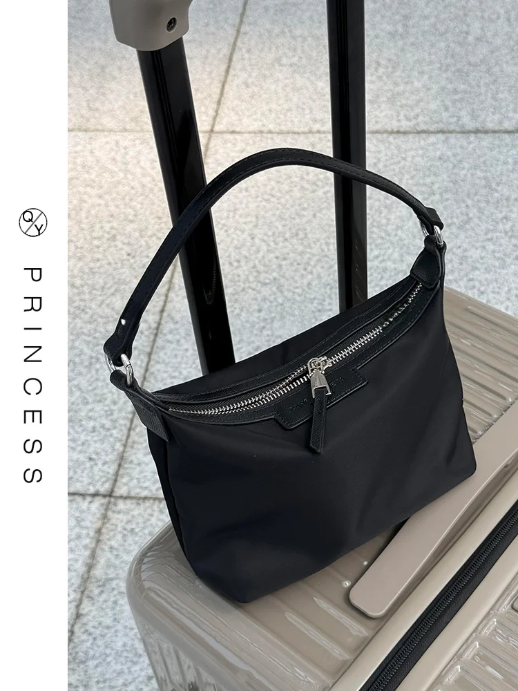 Легкая нейлоновая сумка-кроссбоди женская 2025 года, новая, большая вместимость, для поездок на работу, на одно плечо, повседневная, простая, стильная
Легкая нейлоновая сумка-кроссбоди женская 2025 года, новая, большая вместимость, для поездок на работу, на одно плечо, повседневная, простая, стильная