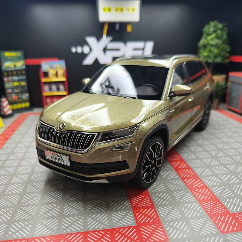 1:18 SKODA KODIAQ SUV Alloy Car Model Diecast Metal Toy Vehicles Car Model High Simulation Collection Childrens Gifts Decoration
1:18 SKODA KODIAQ SUV Alloy Car Model Diecast Metal Toy Vehicles Car Model High Simulation Collection Childrens Gifts Decoration