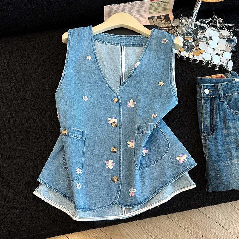 Retro Blue Floral Embroidery Heavy Duty Denim Short Jacket Women's Style Sleeveless Top Cotton Lyocell Polyester Blend
Retro Blue Floral Embroidery Heavy Duty Denim Short Jacket Women's Style Sleeveless Top Cotton Lyocell Polyester Blend