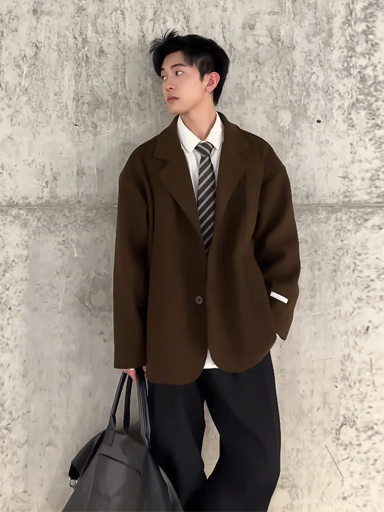 Коричневое твидовое мужское пальто-жакет осеннего сезона в корейском стиле, приталенное, повседневное, из полиэфирного волокна, длинное пальто-свитер
Коричневое твидовое мужское пальто-жакет осеннего сезона в корейском стиле, приталенное, повседневное, из полиэфирного волокна, длинное пальто-свитер