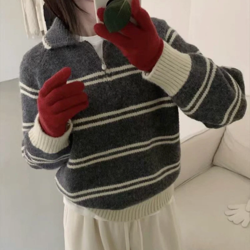 Korean Half-Zipper Long Sleeve Knitted Pullovers Women Y2K Stripe Print Lapel Pullover Sweater Vintage Streetwear Woman Clothes
Korean Half-Zipper Long Sleeve Knitted Pullovers Women Y2K Stripe Print Lapel Pullover Sweater Vintage Streetwear Woman Clothes