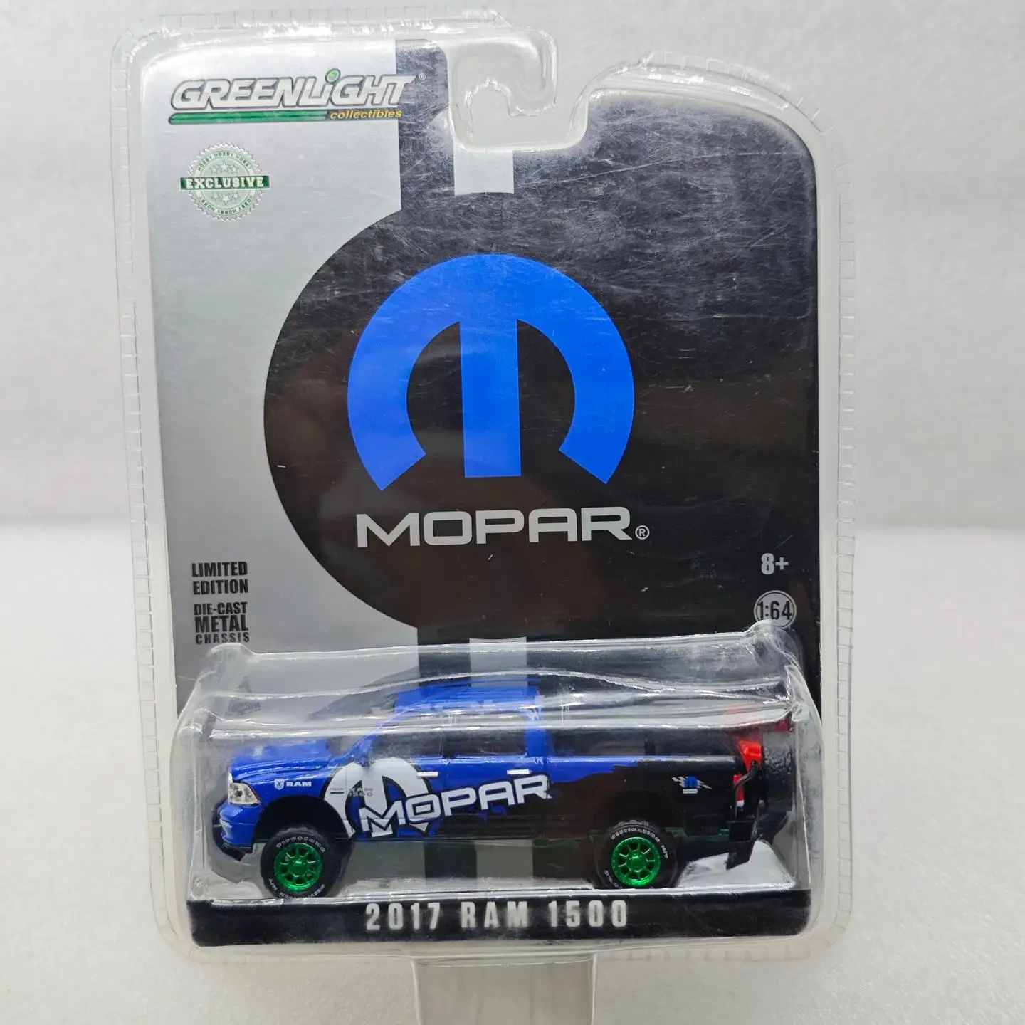 GreenLight 1:64 2017 RAM 1500 - MOPAR Green Diecast Alloy Car Model Collectible
GreenLight 1:64 2017 RAM 1500 - MOPAR Green Diecast Alloy Car Model Collectible