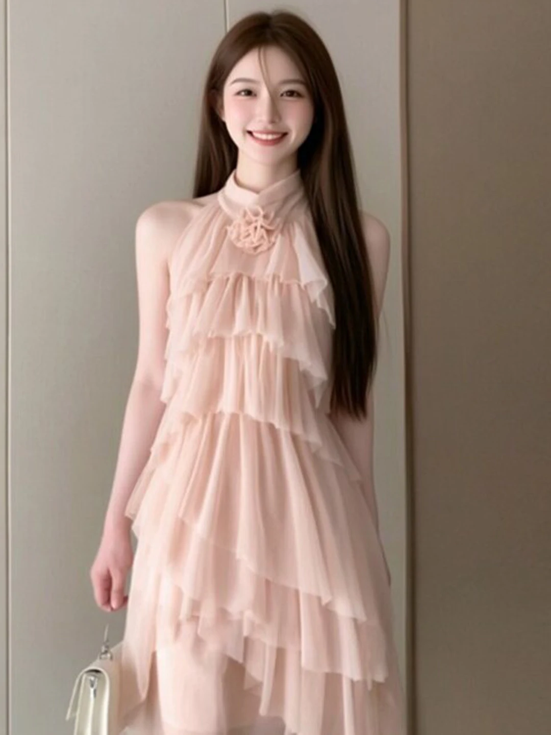 Gentle Breeze Unique Beautiful Hanging Neck Top Half Skirt Two Piece Set Holiday Style Complete Set Summer 2026 Women's Fashion
Gentle Breeze Unique Beautiful Hanging Neck Top Half Skirt Two Piece Set Holiday Style Complete Set Summer 2026 Women's Fashion