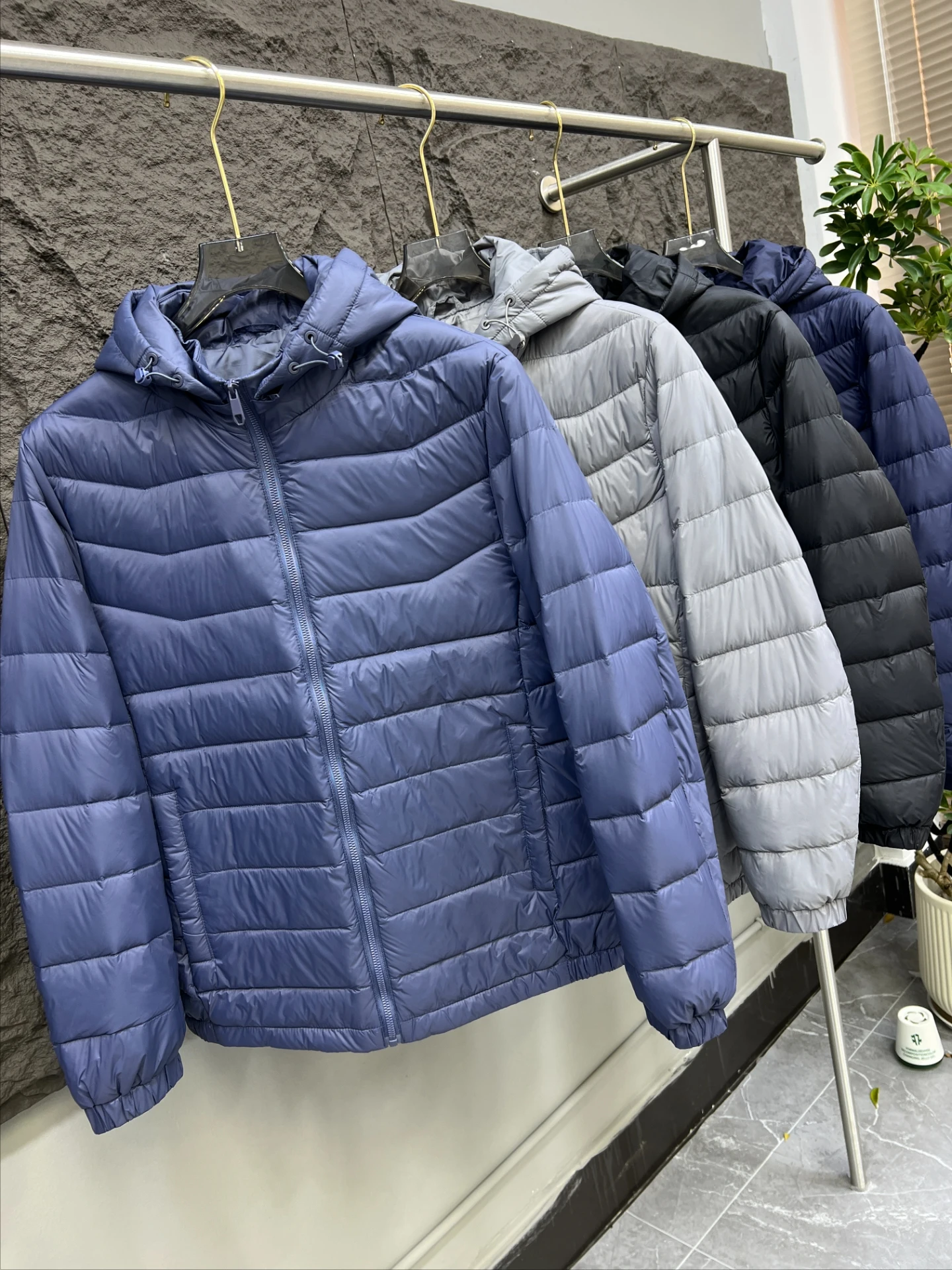 Легкая тонкая зимняя мужская куртка с капюшоном, очень пушистая, базовая, однотонная, простая, тонкая, пуховая, бренд Pampa&
Легкая тонкая зимняя мужская куртка с капюшоном, очень пушистая, базовая, однотонная, простая, тонкая, пуховая, бренд Pampa&