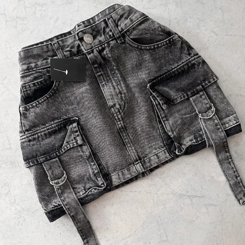 Harajuku Multiple Pockets Denim Plaid Skirt Vintage Goth Black Y2k Mini Skir Fashion Womens Casual Versatile Sexy Streetwear
Harajuku Multiple Pockets Denim Plaid Skirt Vintage Goth Black Y2k Mini Skir Fashion Womens Casual Versatile Sexy Streetwear