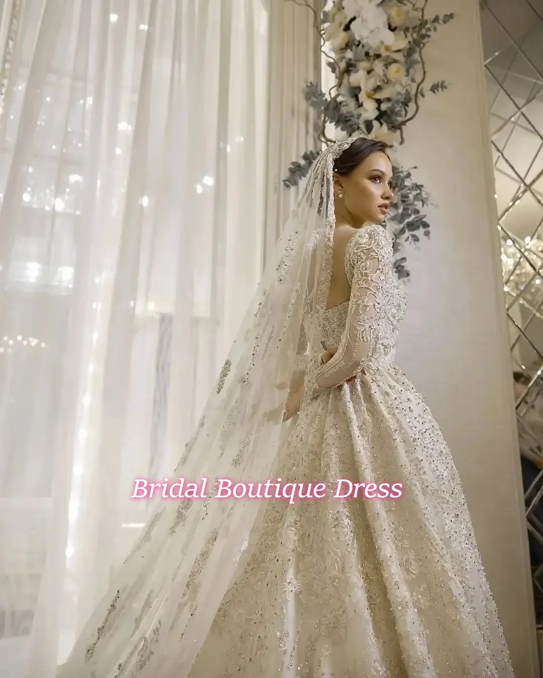 Heavy Beaded Crystals Luxury Wedding Dress New Lace Appliques Sequins Brides Dresses Formal Gowns Customized Vestido de novia
Heavy Beaded Crystals Luxury Wedding Dress New Lace Appliques Sequins Brides Dresses Formal Gowns Customized Vestido de novia