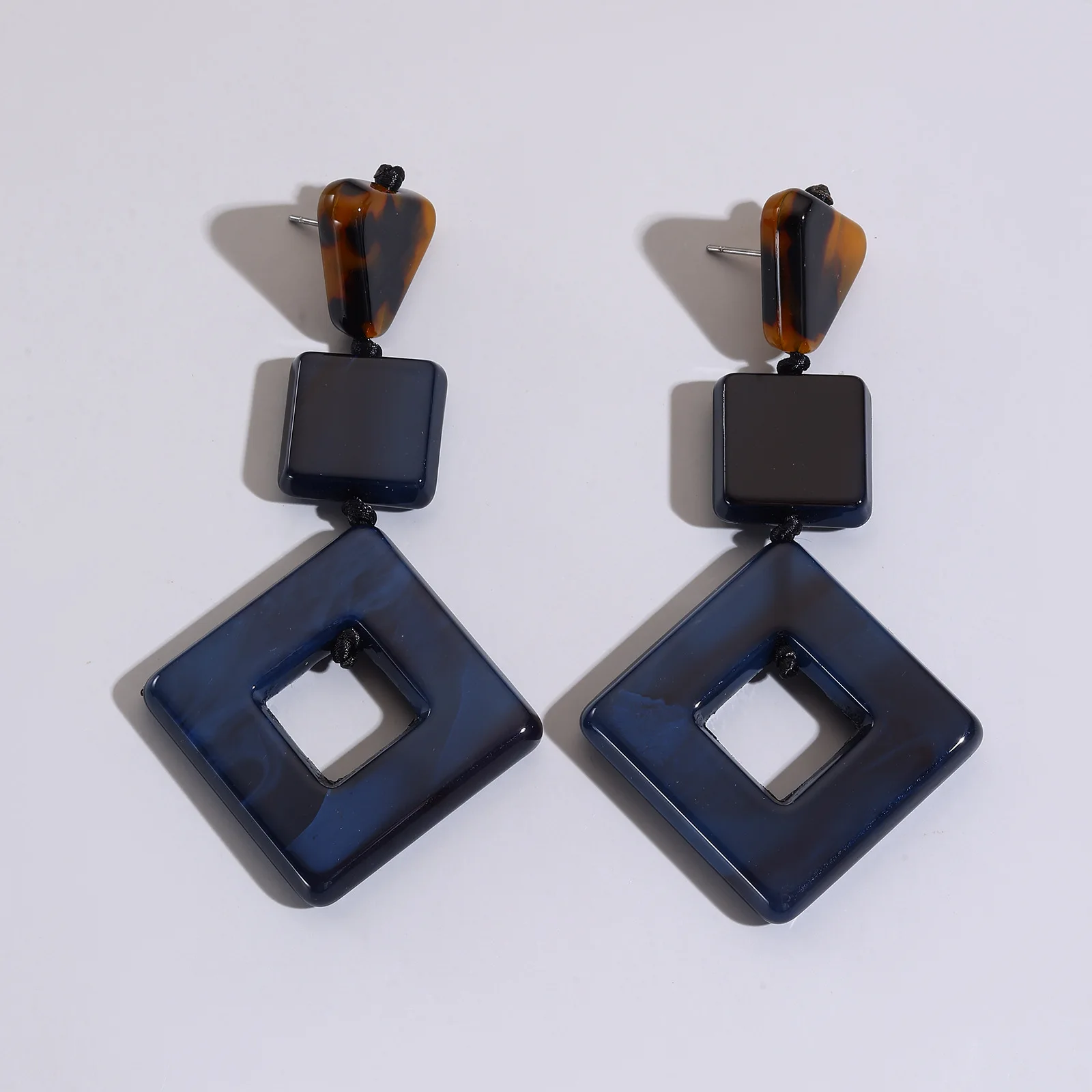 DIY accessories Korean version of simple big-name leopard print acrylic earrings, niche original design earrings
DIY accessories Korean version of simple big-name leopard print acrylic earrings, niche original design earrings