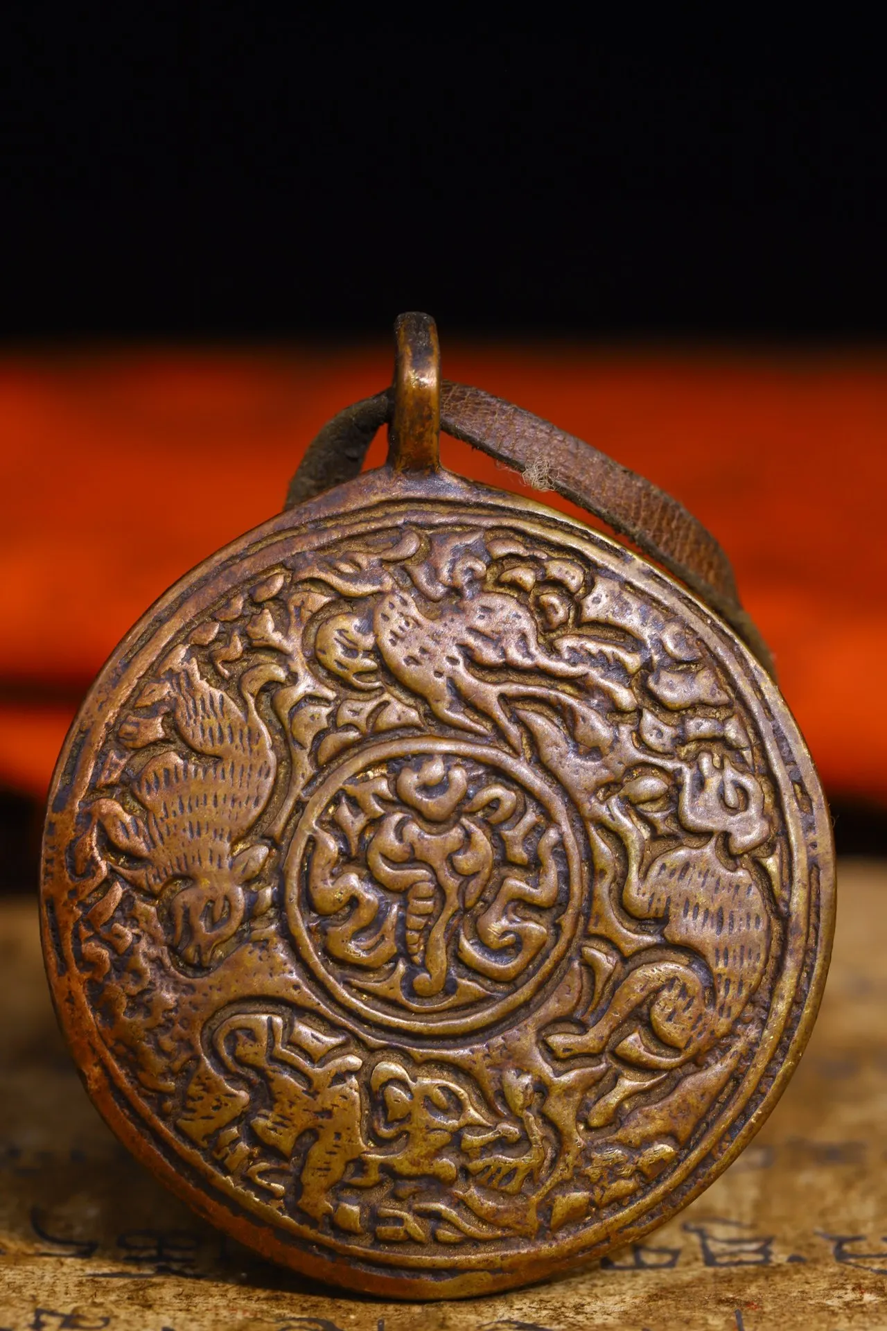 3"Tibetan Temple Collection Old Bronze Cinnabar Sanskrit Eight Treasures Zodiac animal patterns Pendant Amulet Dharma Town house
3"Tibetan Temple Collection Old Bronze Cinnabar Sanskrit Eight Treasures Zodiac animal patterns Pendant Amulet Dharma Town house