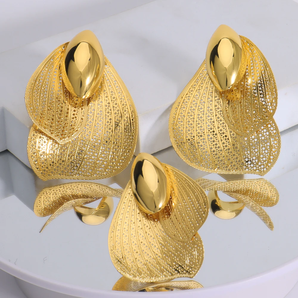 Dubai Gold Plated Hollow Petal Jewelry Set Women's Luxury Elliptical Pistil Ring And Earrings Fashion Accessories Party Gift
Dubai Gold Plated Hollow Petal Jewelry Set Women's Luxury Elliptical Pistil Ring And Earrings Fashion Accessories Party Gift
