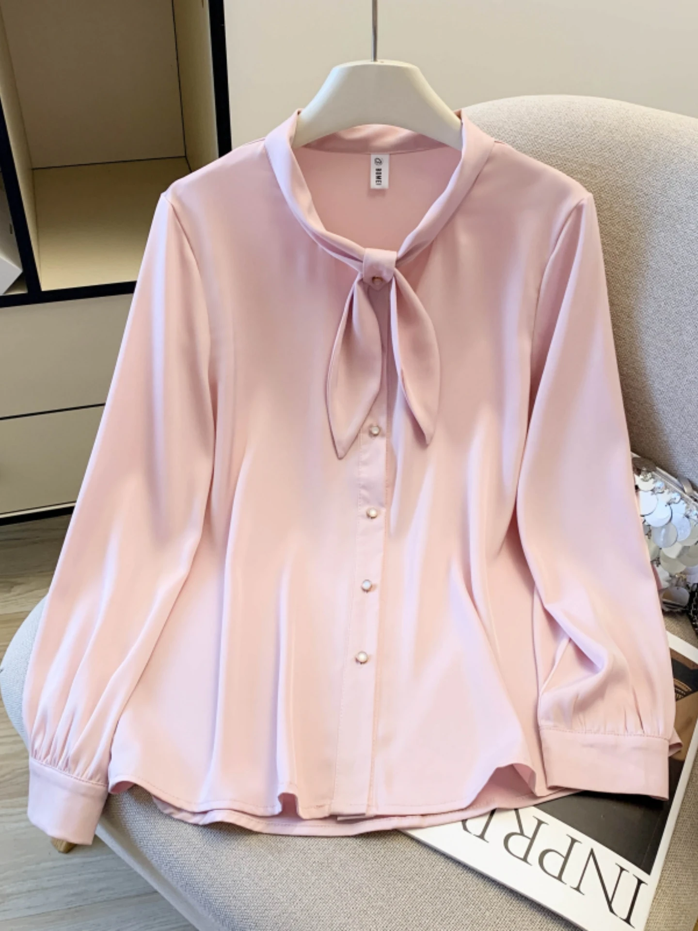 Pink Satin Long Sleeve Base Shirt Women's Spring Autumn New Large Size Fat MM Slimming Knot Top Korean Style Commute
Pink Satin Long Sleeve Base Shirt Women's Spring Autumn New Large Size Fat MM Slimming Knot Top Korean Style Commute