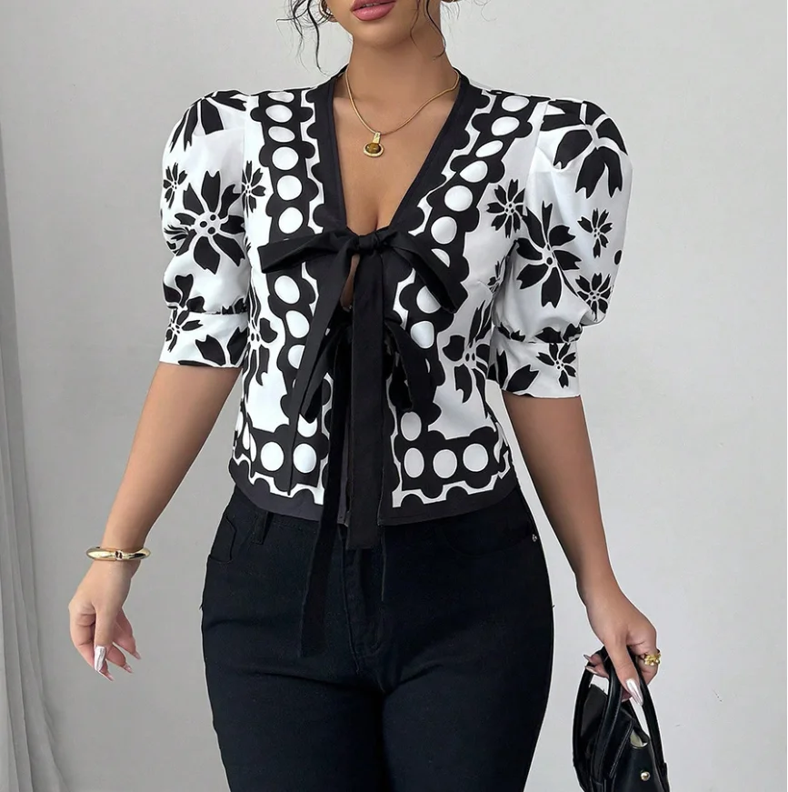 Top Women 2025 Summer New French Pattern Lantern Sleeve Casual V-Neck Lace Up Daily Short Sleeve Crop T-Shirt Top
Top Women 2025 Summer New French Pattern Lantern Sleeve Casual V-Neck Lace Up Daily Short Sleeve Crop T-Shirt Top
