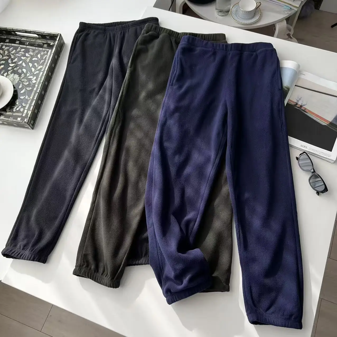 Basic Versatile Lightweight Warm Fce Dstring Waist Sports Casual Trousers for Men Autumn Winter Loose Fit Straight Leg
Basic Versatile Lightweight Warm Fce Dstring Waist Sports Casual Trousers for Men Autumn Winter Loose Fit Straight Leg