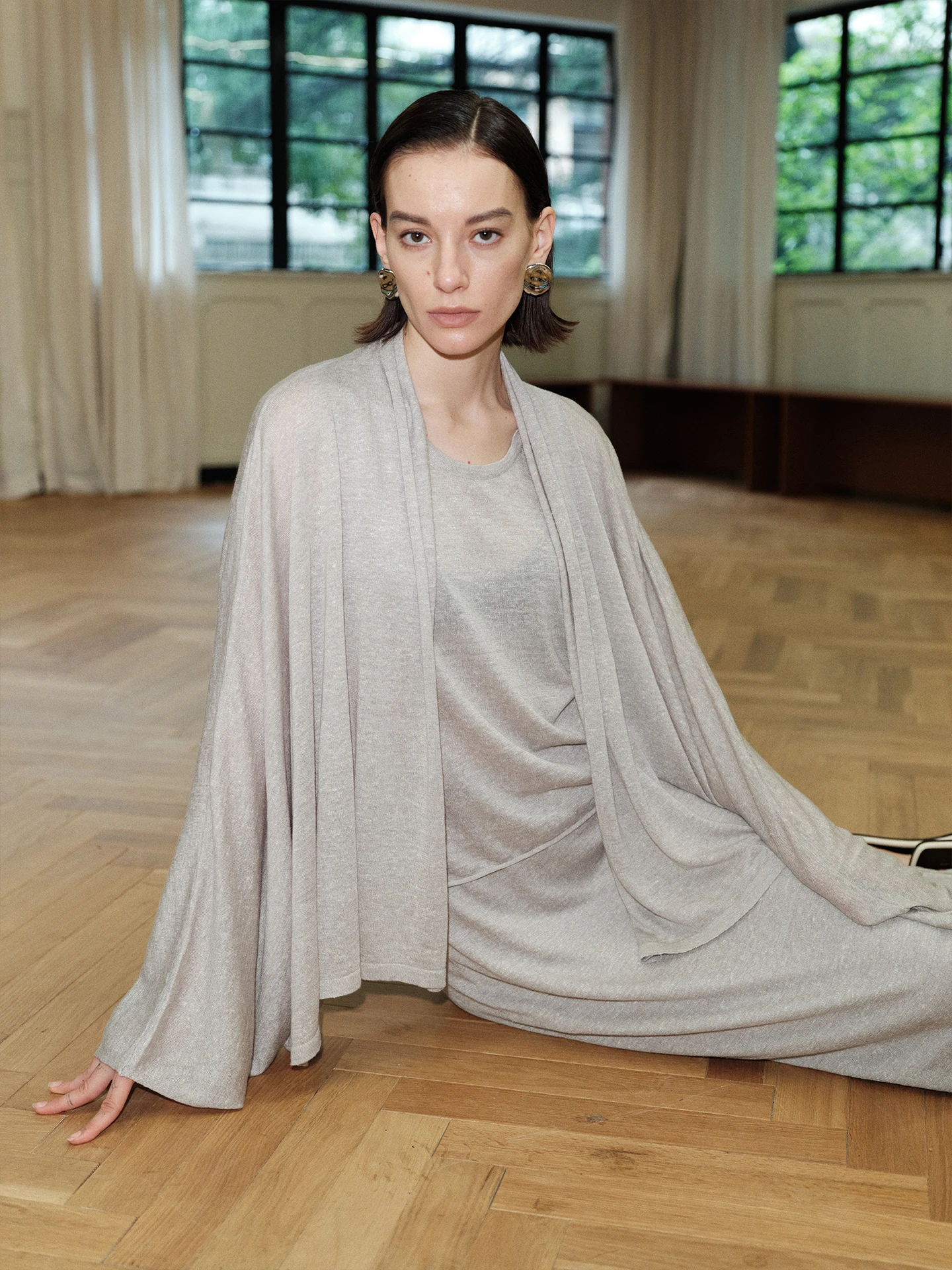 Легкий вязаный кардиган Ayuko Cloudlike Bare Sensation из ацетатного льна с рукавами «летучая мышь» и коротким рукавом, а также жилет и юбка
Легкий вязаный кардиган Ayuko Cloudlike Bare Sensation из ацетатного льна с рукавами «летучая мышь» и коротким рукавом, а также жилет и юбка