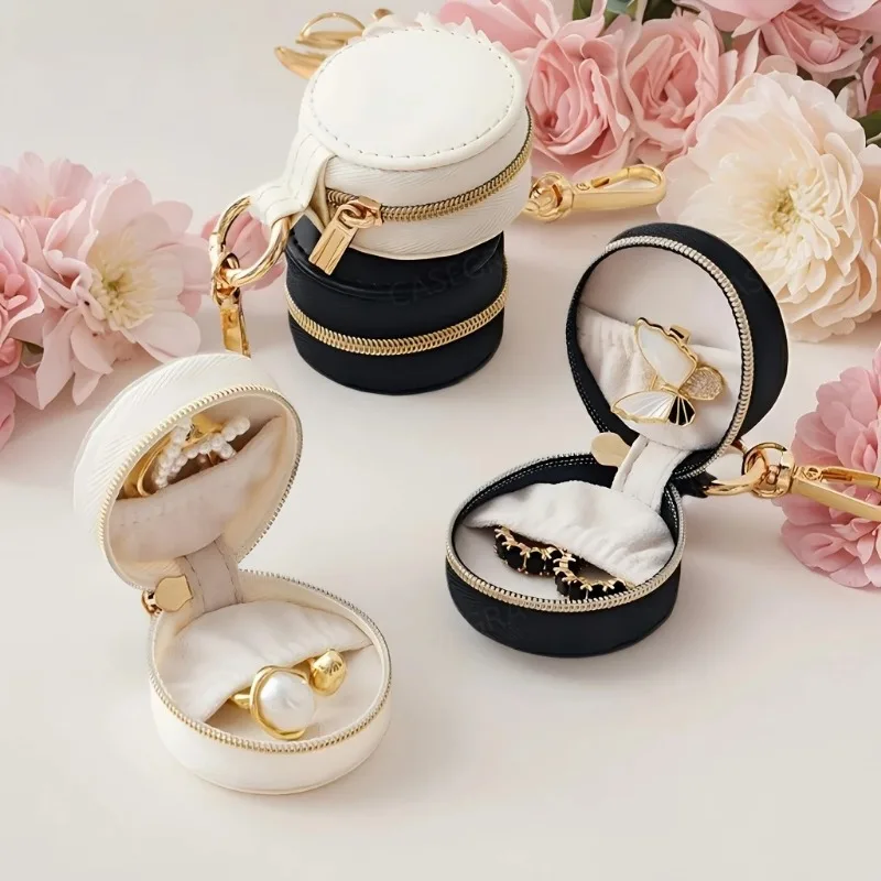 1pcs Simple Style Portable Mini Jewelry Box Travel Bag Pendant Organizer for Earrings Rings Necklaces Storage
1pcs Simple Style Portable Mini Jewelry Box Travel Bag Pendant Organizer for Earrings Rings Necklaces Storage