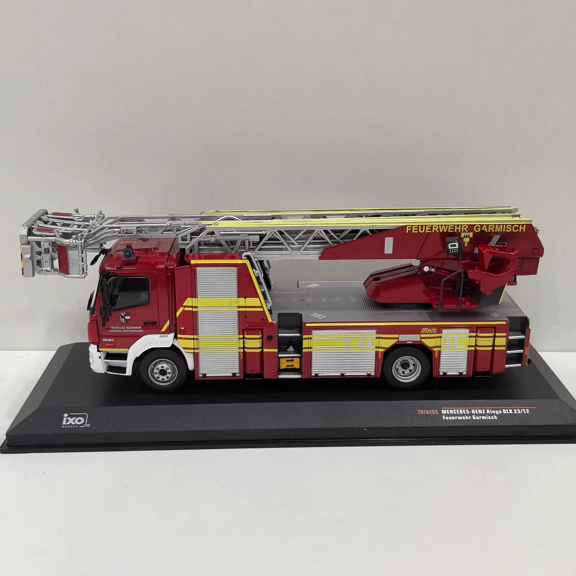 IXO 1:43 Mercedes BENZ Atego DLK 23/12 Fire Truck Model, Alloy X4
IXO 1:43 Mercedes BENZ Atego DLK 23/12 Fire Truck Model, Alloy X4