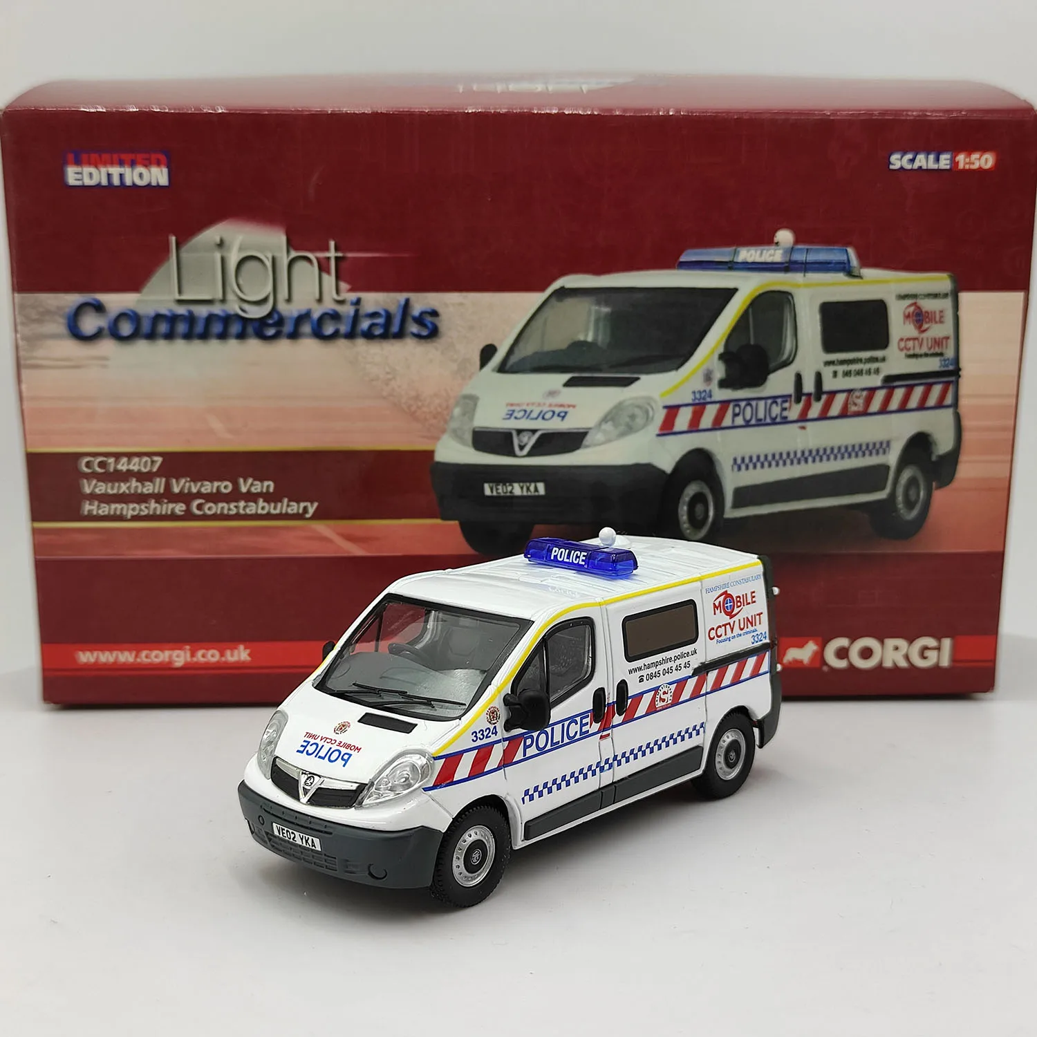 Diecast Corgi Paparazzo 1/50 Scale Vivaro Light Police Car Alloy Model Collectible Toy Gift Souvenir Display Ornament
Diecast Corgi Paparazzo 1/50 Scale Vivaro Light Police Car Alloy Model Collectible Toy Gift Souvenir Display Ornament