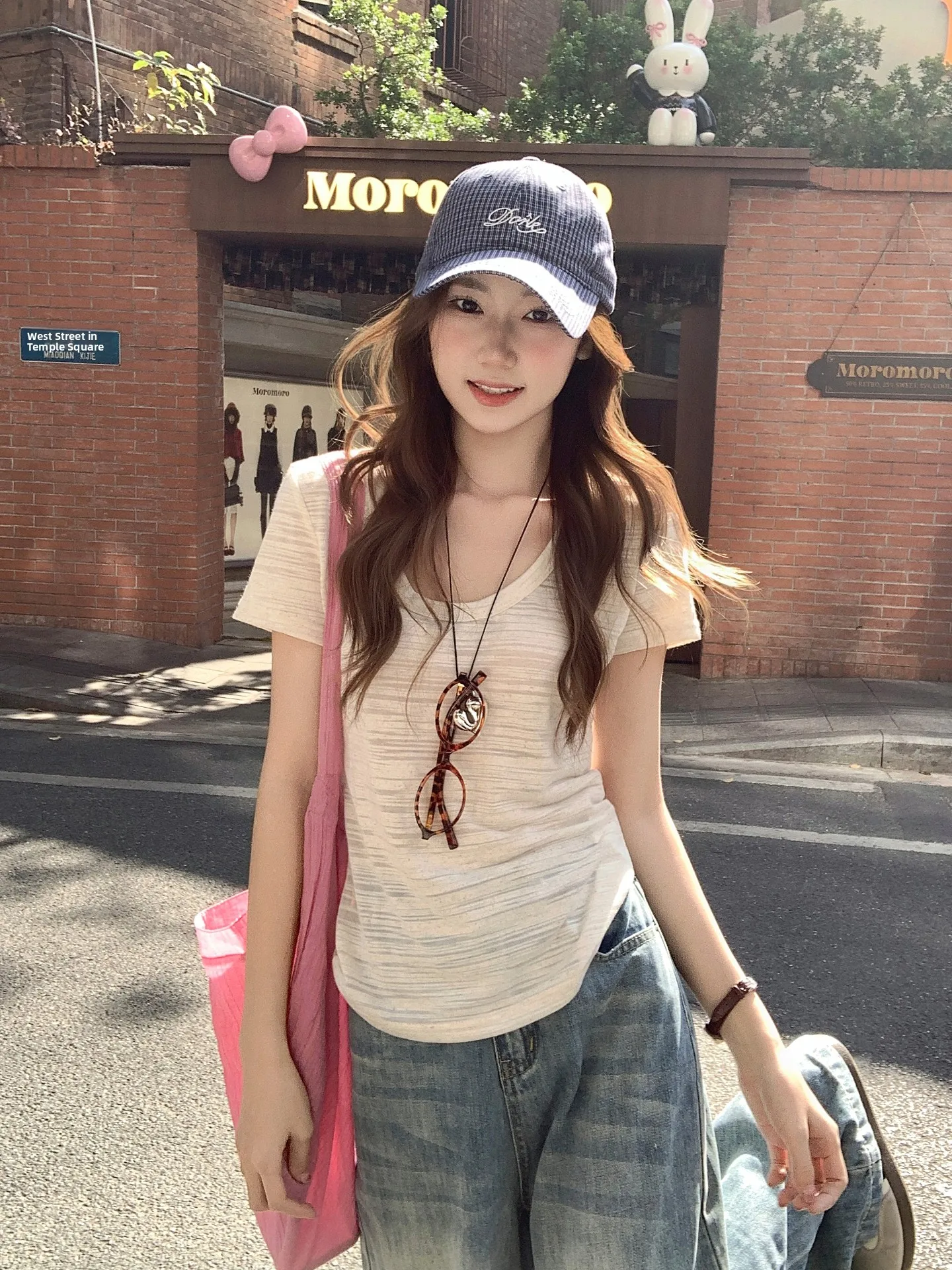 Slim Fit Short Sleeve U-Neck T-Shirt Women's Spring Summer New Style Korean Version Color Commute Friendly Casual Top
Slim Fit Short Sleeve U-Neck T-Shirt Women's Spring Summer New Style Korean Version Color Commute Friendly Casual Top