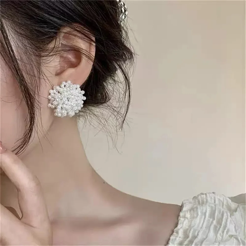 Exquisite Round Beads Geometry Flower Temperament Women's Earrings Fashion Luxury Metal Piercing Ear Stud Jewelry Accessories
Exquisite Round Beads Geometry Flower Temperament Women's Earrings Fashion Luxury Metal Piercing Ear Stud Jewelry Accessories