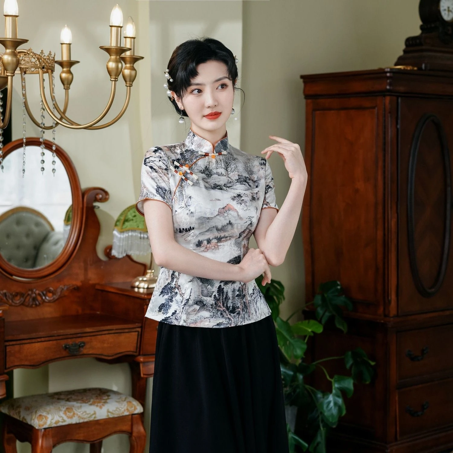 Vintage Chinese Style Women Qipao Top Chinese Ink Painting Print Shirt Short Sleeve Buckle Top Elegant Oversize Cheongsam Shirt
Vintage Chinese Style Women Qipao Top Chinese Ink Painting Print Shirt Short Sleeve Buckle Top Elegant Oversize Cheongsam Shirt