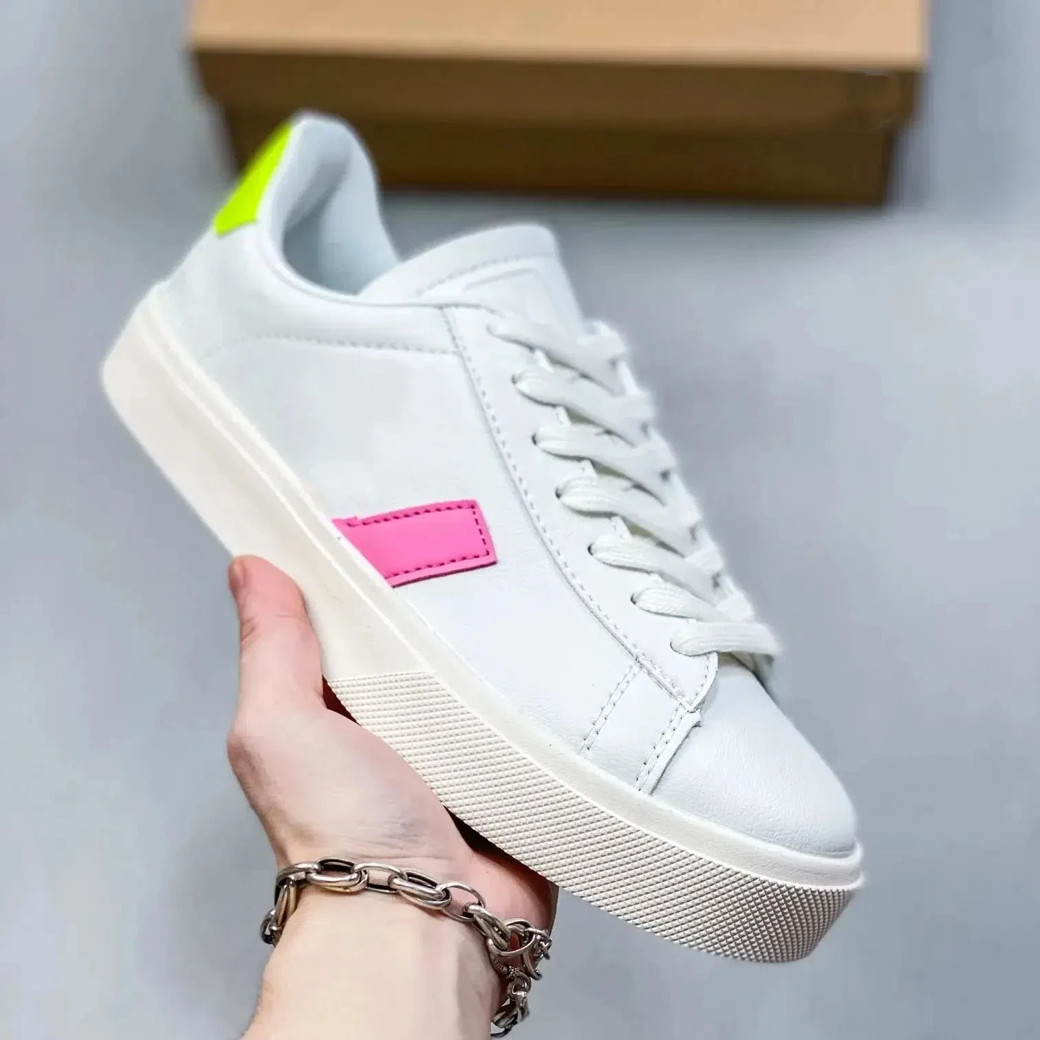Authentic Campo CHROMEFREE LEATHE EXTRA Popular Men Women Sneakers Leisure Premium V10 V-Shaped Luxury Male Couple Walking Shoes
Authentic Campo CHROMEFREE LEATHE EXTRA Popular Men Women Sneakers Leisure Premium V10 V-Shaped Luxury Male Couple Walking Shoes