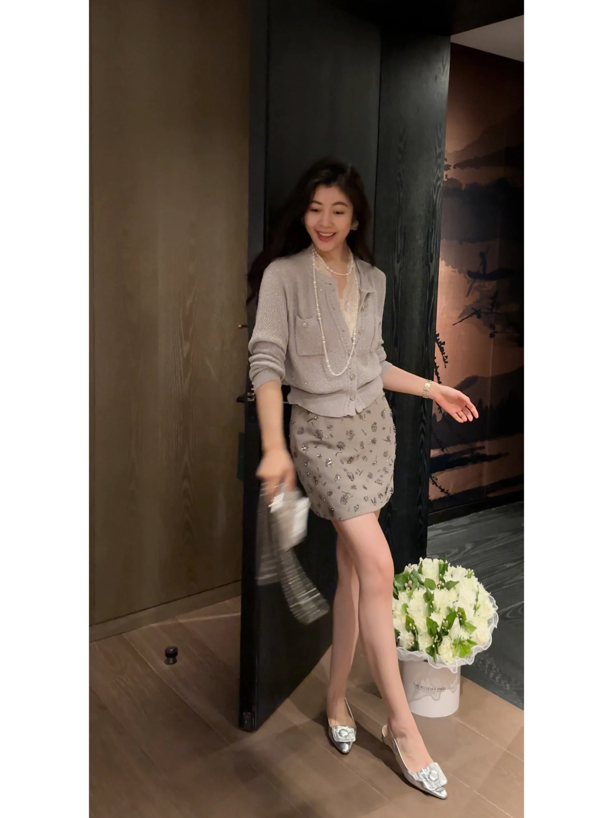 NCOU Spring 2026 Elegant Slim Fit Long Sleeve Knitted Open Cardigan Sparkling Waist-Cinching Fashionable Chinese Style Top
NCOU Spring 2026 Elegant Slim Fit Long Sleeve Knitted Open Cardigan Sparkling Waist-Cinching Fashionable Chinese Style Top