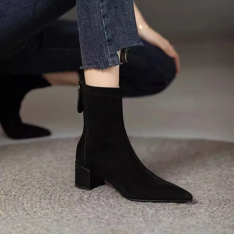 Designer Black Women Modern Ankle Boots Fashion Pointed Toe Short Booties Ladies Casual Thick Heel Shoes
Designer Black Women Modern Ankle Boots Fashion Pointed Toe Short Booties Ladies Casual Thick Heel Shoes