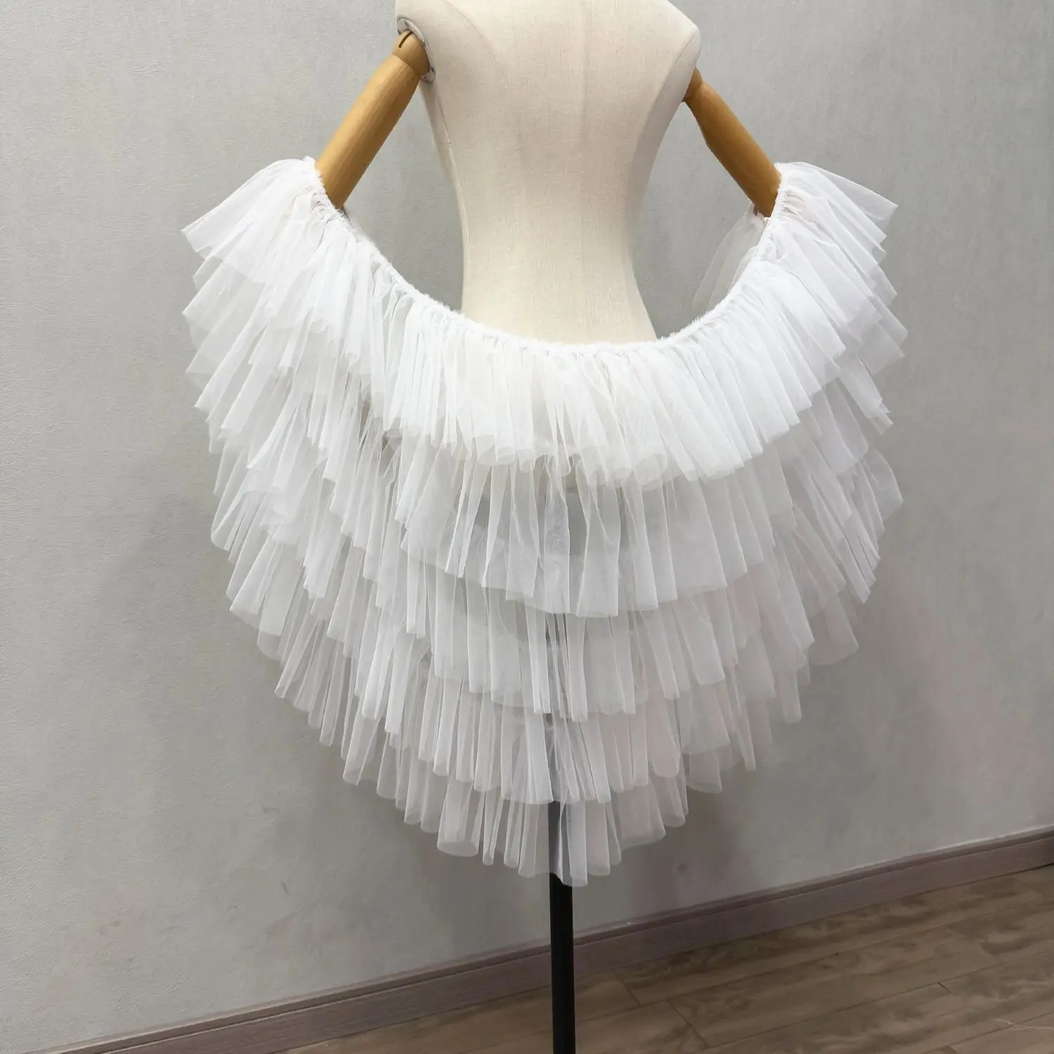 Multi-Layer Fluffy Tops Elegant Sexy Backless Ruffle Tulle Wrap Shawl Fashion Stage Modeling Performance Capes Jacket Bolero
Multi-Layer Fluffy Tops Elegant Sexy Backless Ruffle Tulle Wrap Shawl Fashion Stage Modeling Performance Capes Jacket Bolero