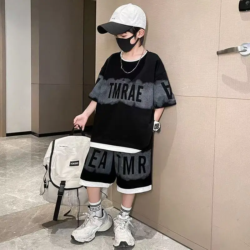 Childrens Summer Set 2025 New Cartoon Printed Sleeveless Tank Top Boys Foreign Shorts Korean Two Piece Set Kids Outfits
Childrens Summer Set 2025 New Cartoon Printed Sleeveless Tank Top Boys Foreign Shorts Korean Two Piece Set Kids Outfits 