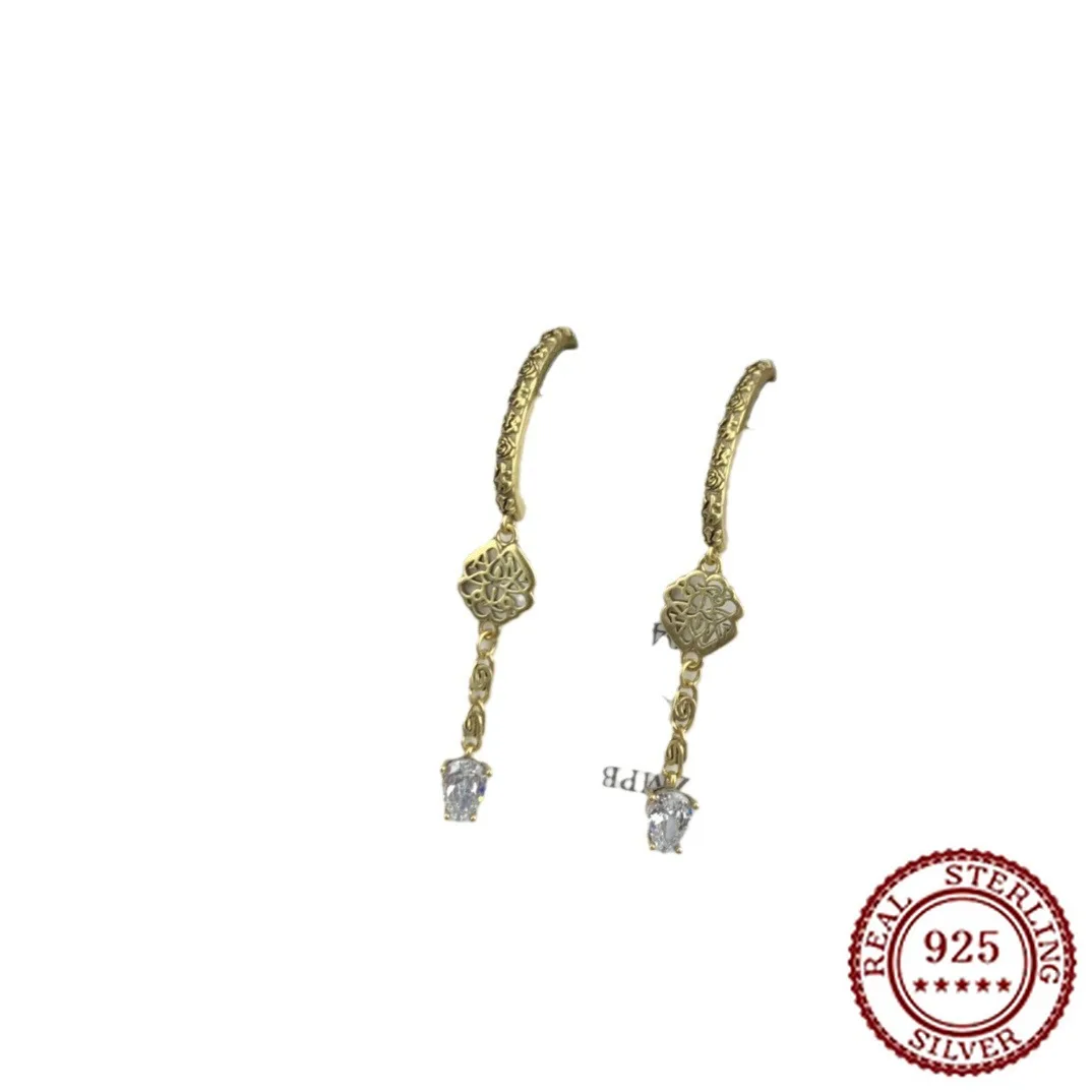 2025 New Trendy Classic Tassel Printed Diamond Studded Earrings with Feminine Temperament Carved Earrings
2025 New Trendy Classic Tassel Printed Diamond Studded Earrings with Feminine Temperament Carved Earrings