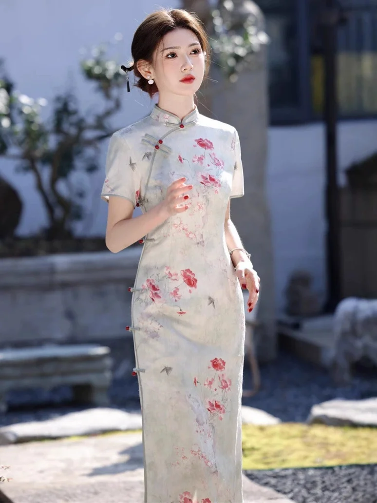 Весна/Лето 202, новый двухслойный жаккардовый атласный боковой Cheongsam с восемью пуговицами средней длины, новый китайский Cheongsam с принтом
Весна/Лето 202, новый двухслойный жаккардовый атласный боковой Cheongsam с восемью пуговицами средней длины, новый китайский Cheongsam с принтом
