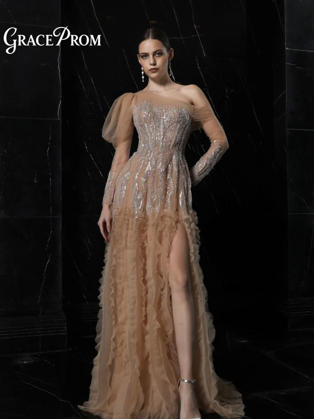 Elegant Champagne One Shoulder Evening Gown 2026 Long Sleeve Beaded Sequin Tulle Formal Dress With Split For Mother Of The Bride
Elegant Champagne One Shoulder Evening Gown 2026 Long Sleeve Beaded Sequin Tulle Formal Dress With Split For Mother Of The Bride