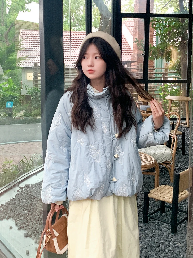Artisanal Blue Embroidered Stand Collar Cloud Bud Cotton Jaet Women's Fre Sle Outerwear Sweet Loose Fit Long Sve Coat
Artisanal Blue Embroidered Stand Collar Cloud Bud Cotton Jaet Women's Fre Sle Outerwear Sweet Loose Fit Long Sve Coat