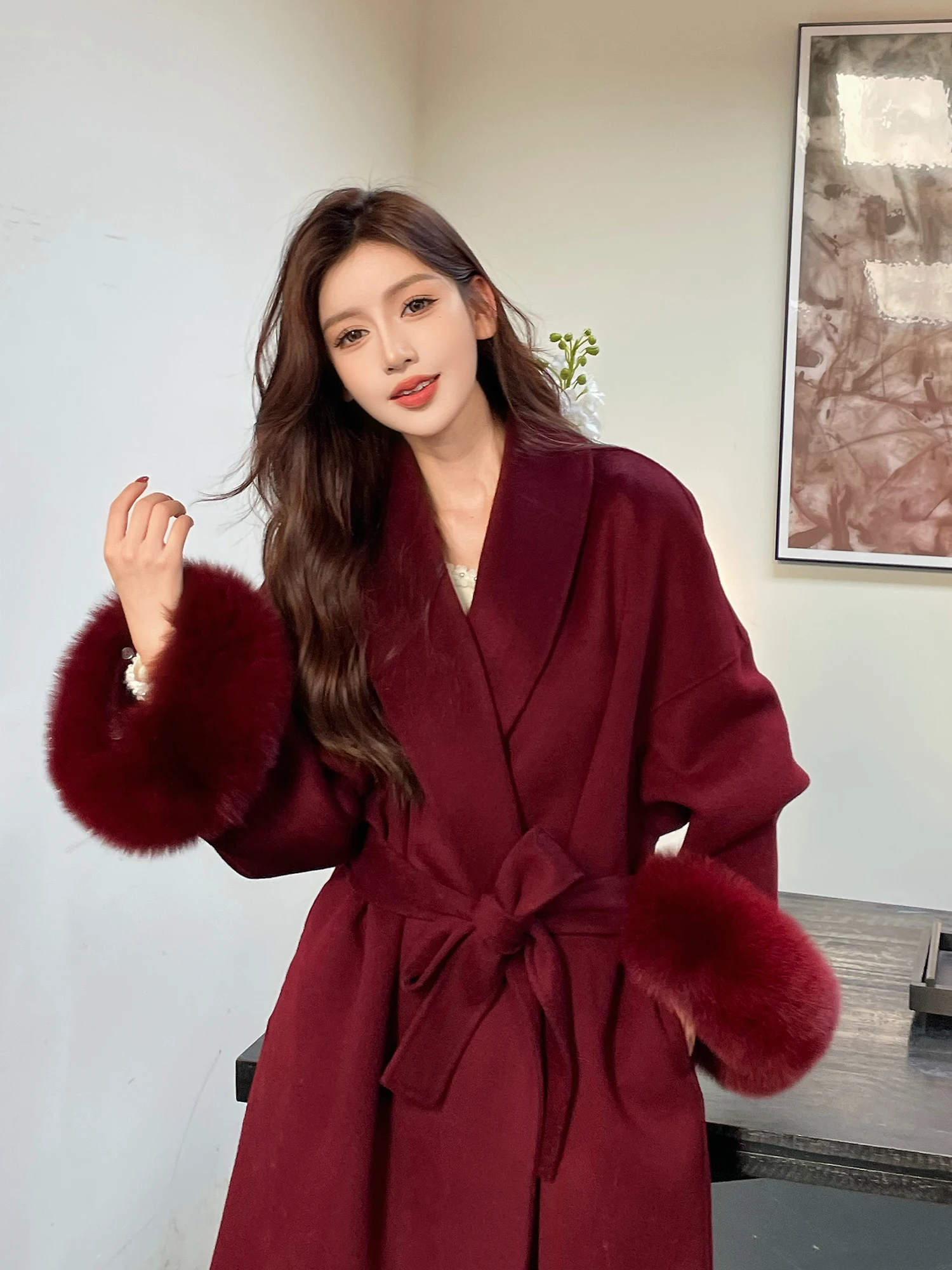 Двустороннее шерстяное длинное пальто с меховой отделкой, осенне-зимняя новинка, женская верхняя одежда, красное пальто-каме, для повседневной носки
Двустороннее шерстяное длинное пальто с меховой отделкой, осенне-зимняя новинка, женская верхняя одежда, красное пальто-каме, для повседневной носки