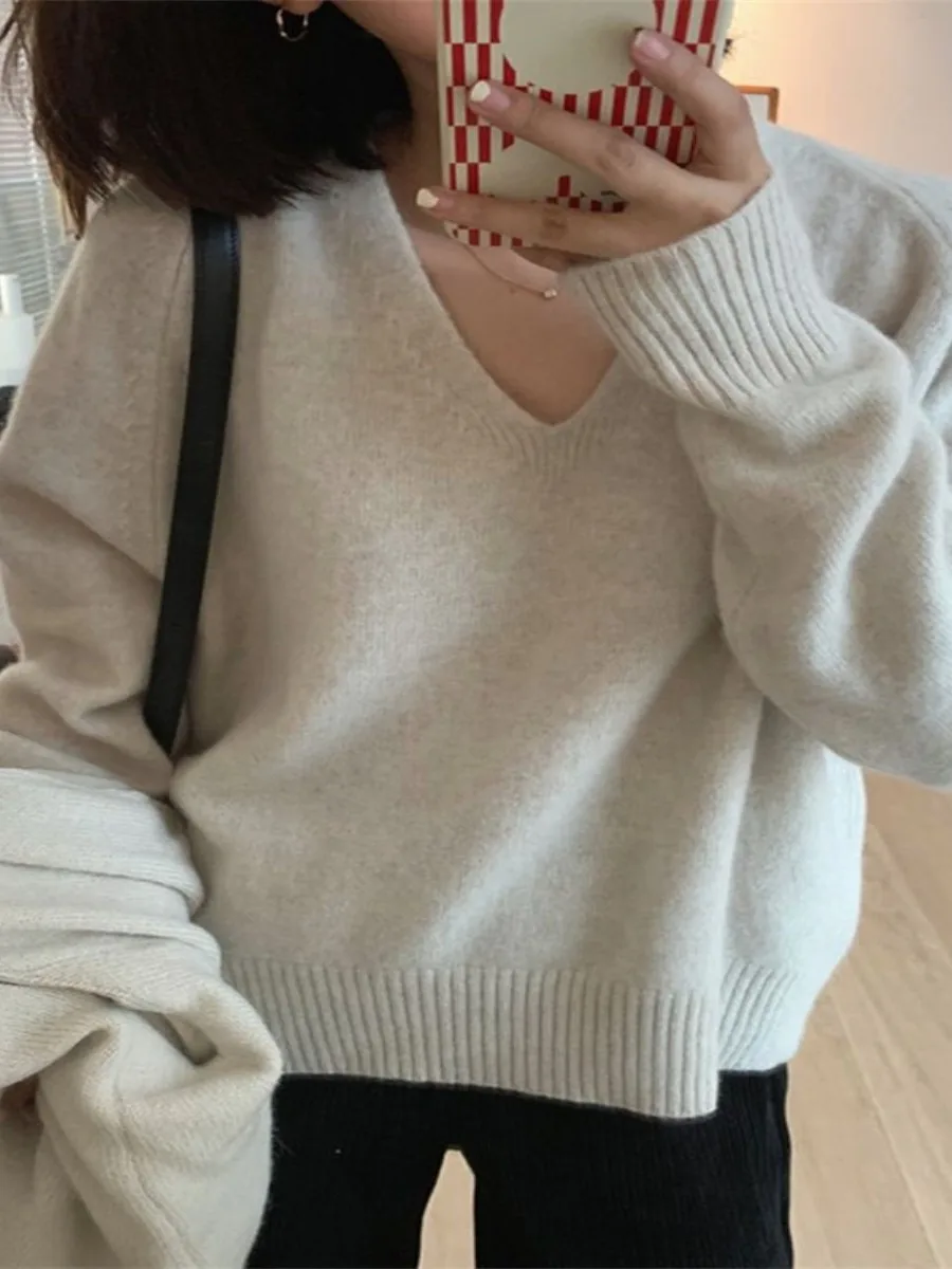 Ladies' Lazy Style Knitted Sweater V-Neck Overhead Soft Cozy Bottoming Shirt Korean Fashion Slimming Multi-Piece Set
Ladies' Lazy Style Knitted Sweater V-Neck Overhead Soft Cozy Bottoming Shirt Korean Fashion Slimming Multi-Piece Set