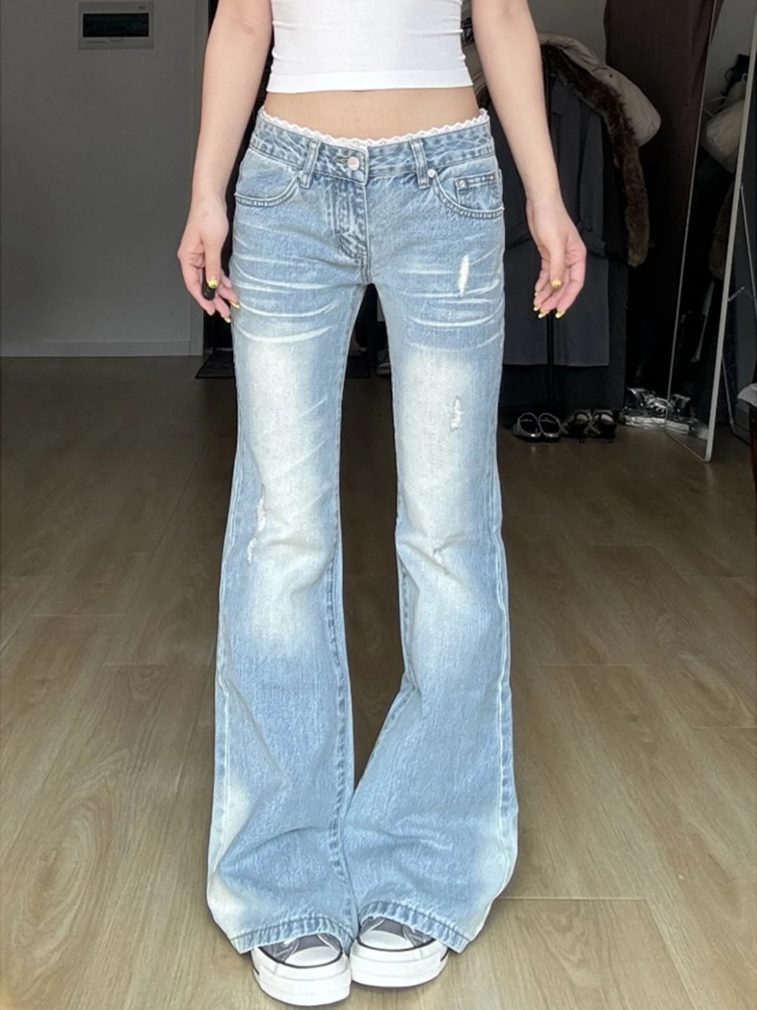 Ретро джинсы с низкой талией, кружевными вставками и расклешенными штанинами, женские прямые брюки в пол, летний дизайн, эффект похудения
Ретро джинсы с низкой талией, кружевными вставками и расклешенными штанинами, женские прямые брюки в пол, летний дизайн, эффект похудения