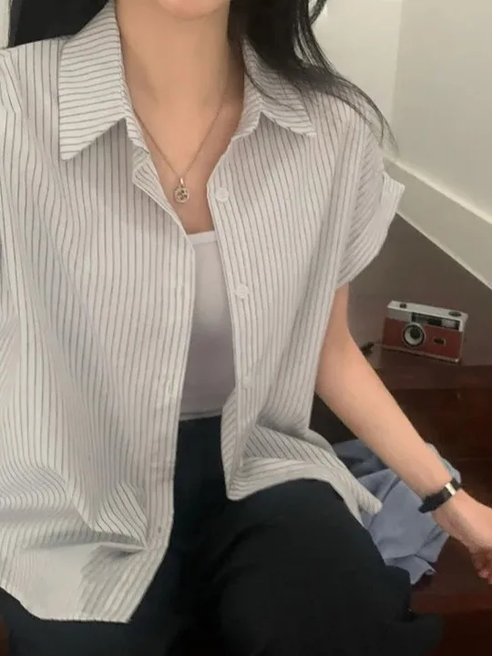 Retro Striped Open Cardigan Slimming Loose Fit Single Button ort Sve Collar irt plus Strap Korean Sle Casual Wear
Retro Striped Open Cardigan Slimming Loose Fit Single Button ort Sve Collar irt plus Strap Korean Sle Casual Wear
