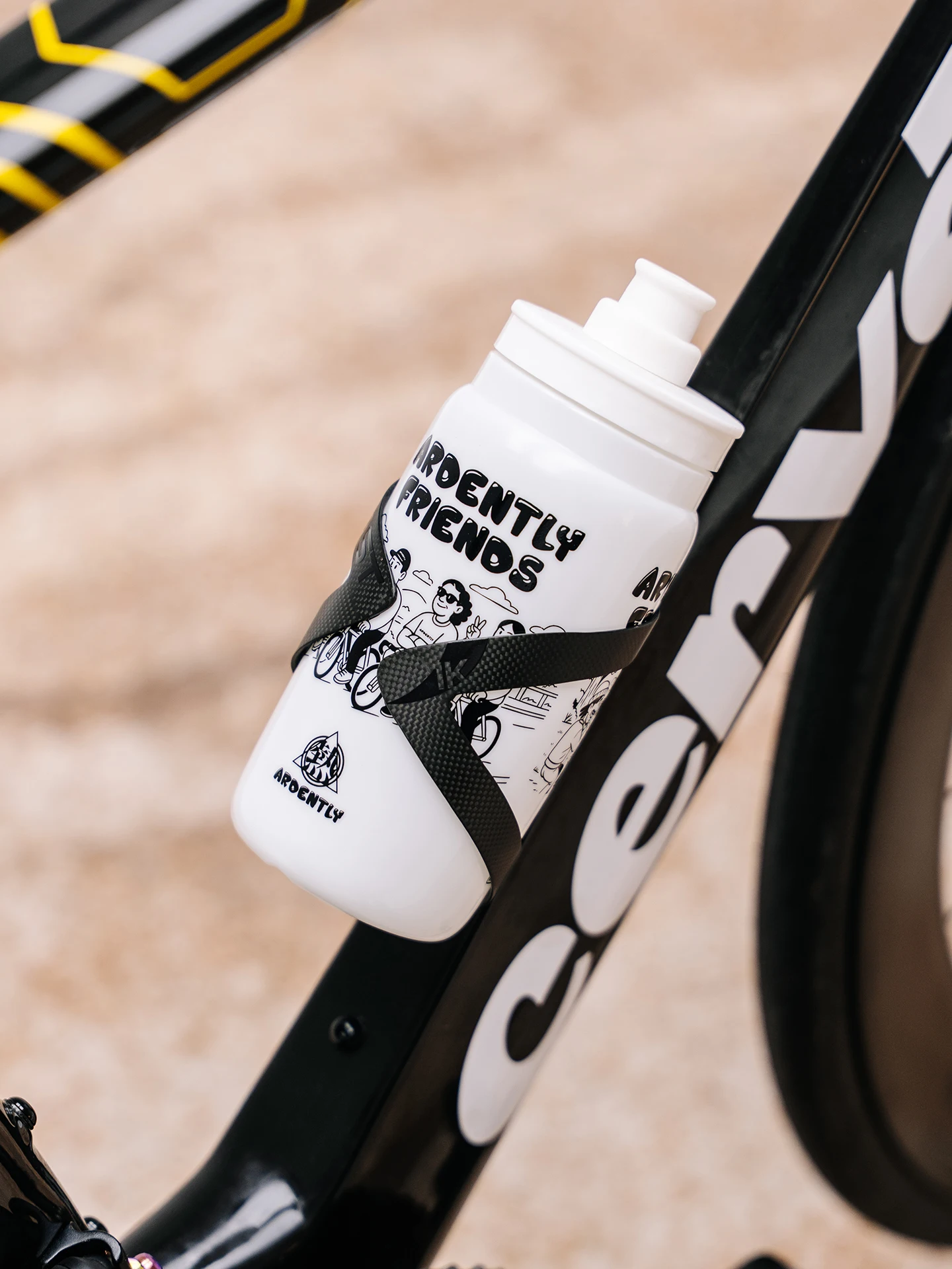 Велосипедная бутылка для воды ARDENTLY, 500 мл, пищевой пластик, герметичная, ультралегкая, без запаха, для фитнеса, бега, кемпинга, походов, спорта
Велосипедная бутылка для воды ARDENTLY, 500 мл, пищевой пластик, герметичная, ультралегкая, без запаха, для фитнеса, бега, кемпинга, походов, спорта