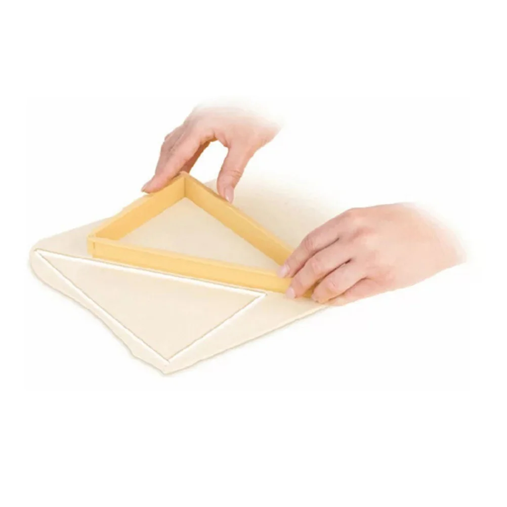 2Pcs Household Baking Tool Triangle Shape Design Safe for Baking Lovers Khaki Plastic Croissant Triangular Model
2Pcs Household Baking Tool Triangle Shape Design Safe for Baking Lovers Khaki Plastic Croissant Triangular Model