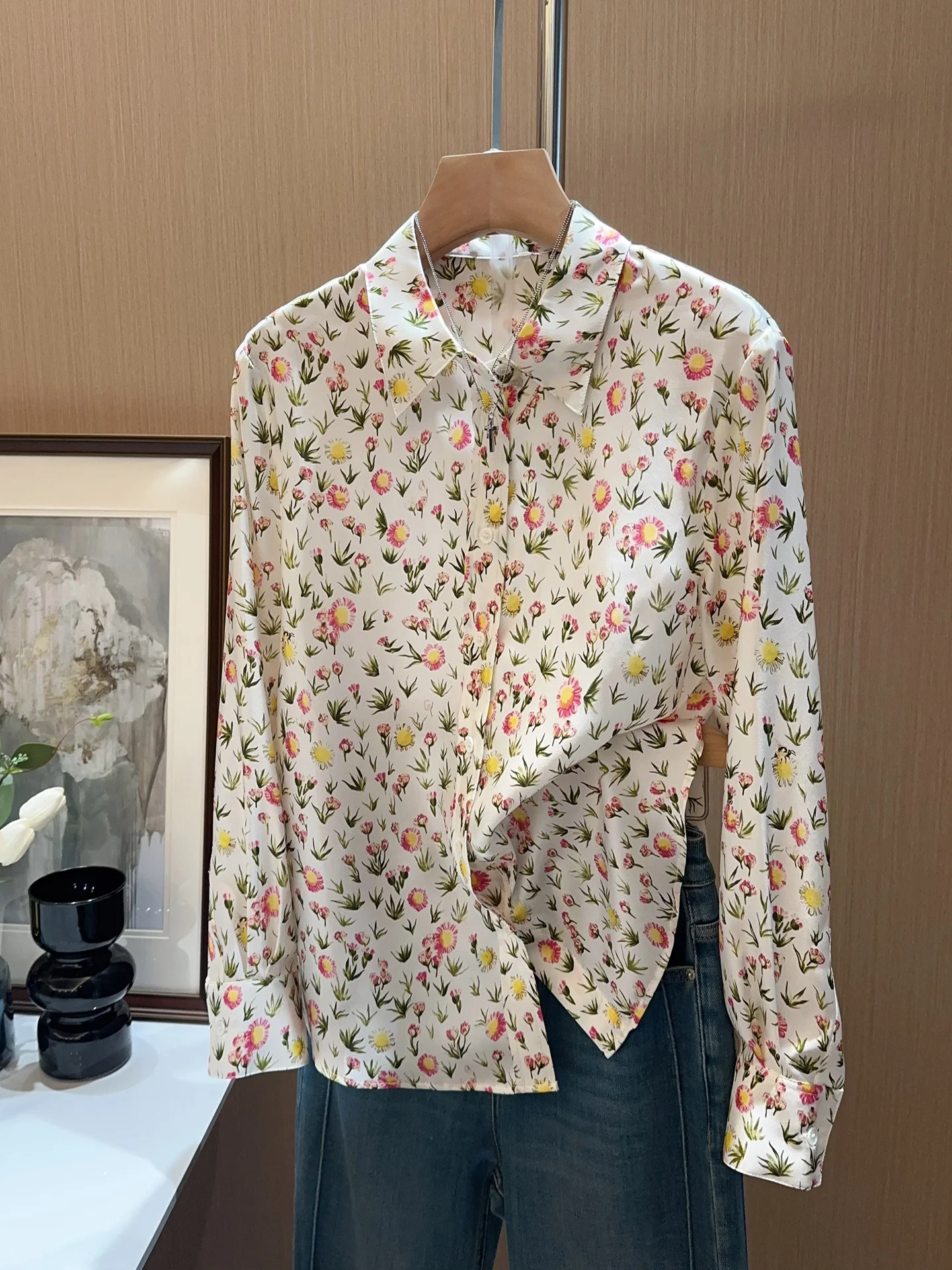 Elegant Intellectual Silk Shirt Women's Print Silk Top Romantic Style French Style Loose Fit Long Sleeve
Elegant Intellectual Silk Shirt Women's Print Silk Top Romantic Style French Style Loose Fit Long Sleeve