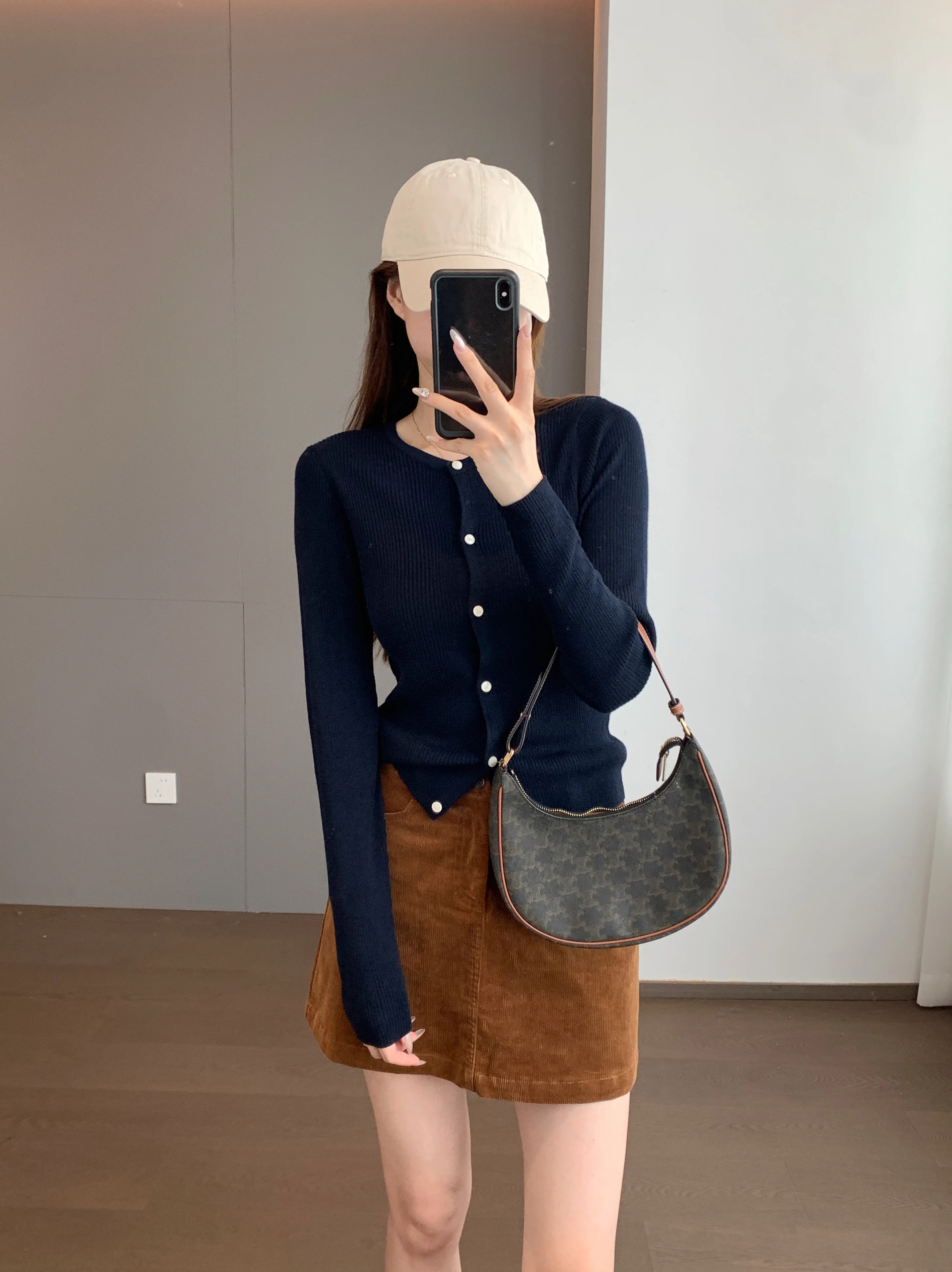 Вязаный длинный кардиган из мягкой шелковой шерсти с круглым вырезом Ne, облегающий женский кардиган Ele Simple Sle премиум-класса...
Вязаный длинный кардиган из мягкой шелковой шерсти с круглым вырезом Ne, облегающий женский кардиган Ele Simple Sle премиум-класса...