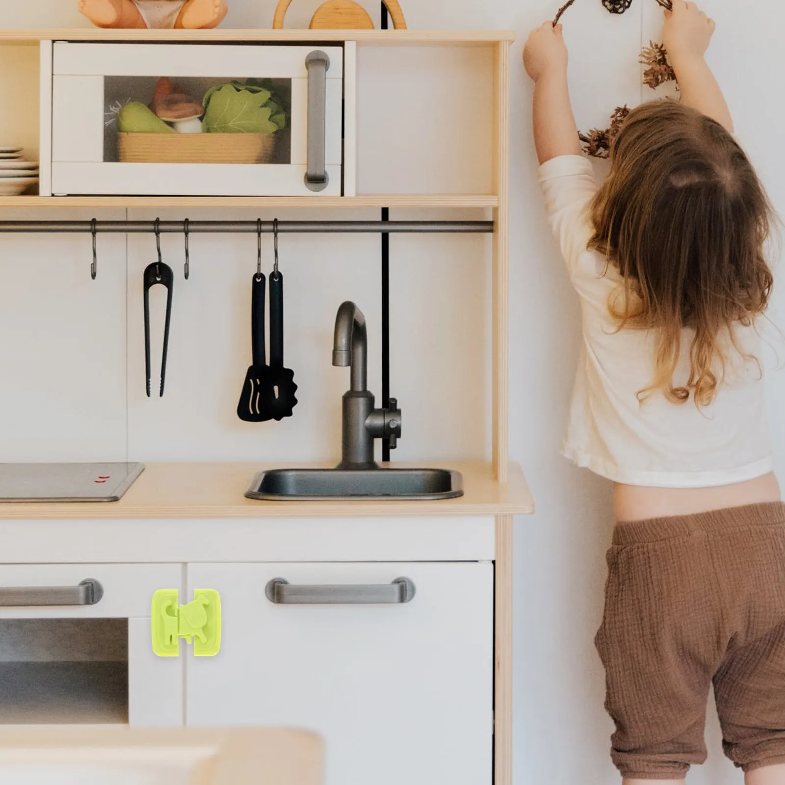 Набор из 4 замков безопасности для детей: защитные защелки для шкафов, ящиков и холодильников, надежная защита для бытовой техники
Набор из 4 замков безопасности для детей: защитные защелки для шкафов, ящиков и холодильников, надежная защита для бытовой техники