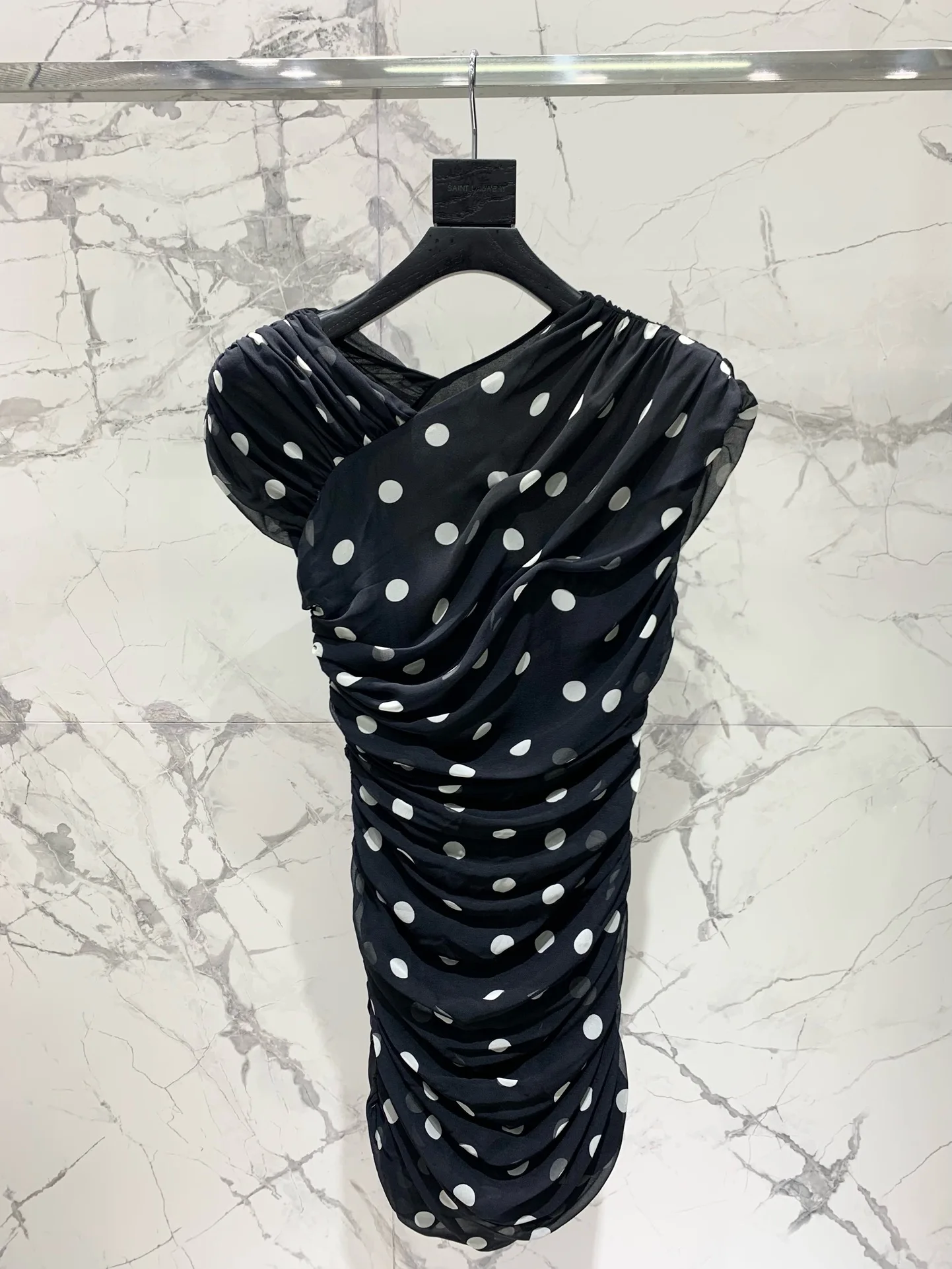 EVACANDIS Women New High Quality Dot Printing V-Neck Pleated Mini Dress Chic Sweet Sexy Casual Elegant Black Vintage Office Lady
EVACANDIS Women New High Quality Dot Printing V-Neck Pleated Mini Dress Chic Sweet Sexy Casual Elegant Black Vintage Office Lady