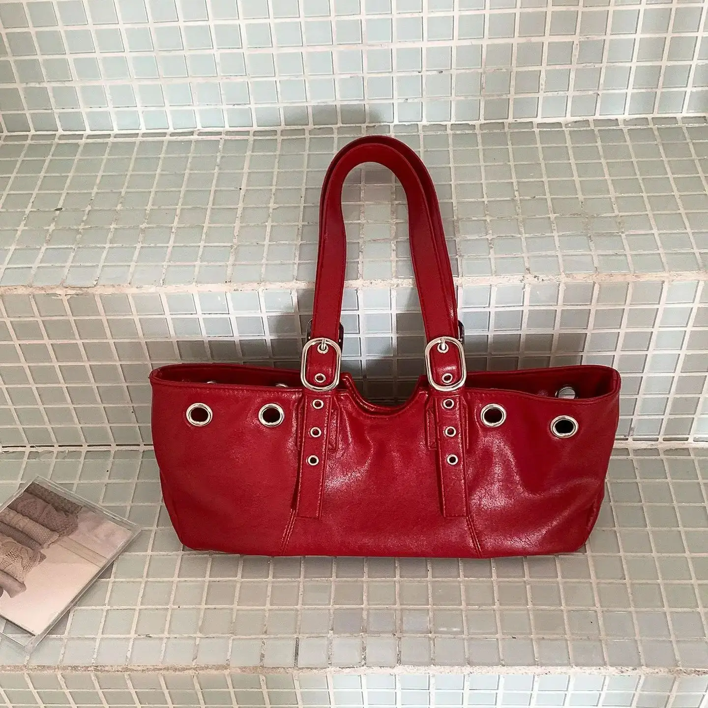 Fashion Soft PU Leather Tote Shoulder Bag Luxury Hollow Rivet Women's Bag NEW High Quality Underarm Bags for Women Shopper Purse
Fashion Soft PU Leather Tote Shoulder Bag Luxury Hollow Rivet Women's Bag NEW High Quality Underarm Bags for Women Shopper Purse