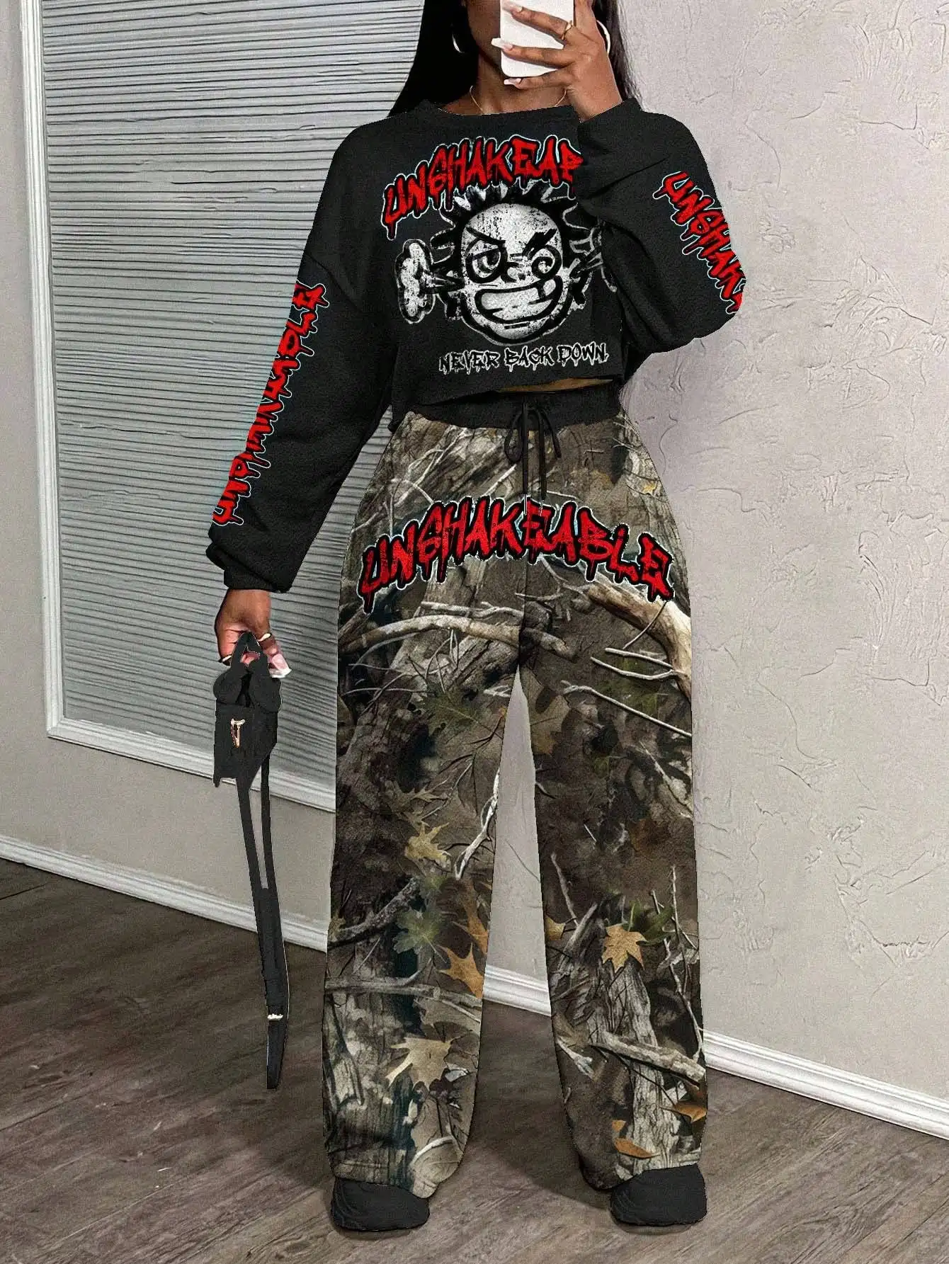 Black Cropped Sweatshirt & Camo Print Lounge Pants Set for Women
Black Cropped Sweatshirt & Camo Print Lounge Pants Set for Women