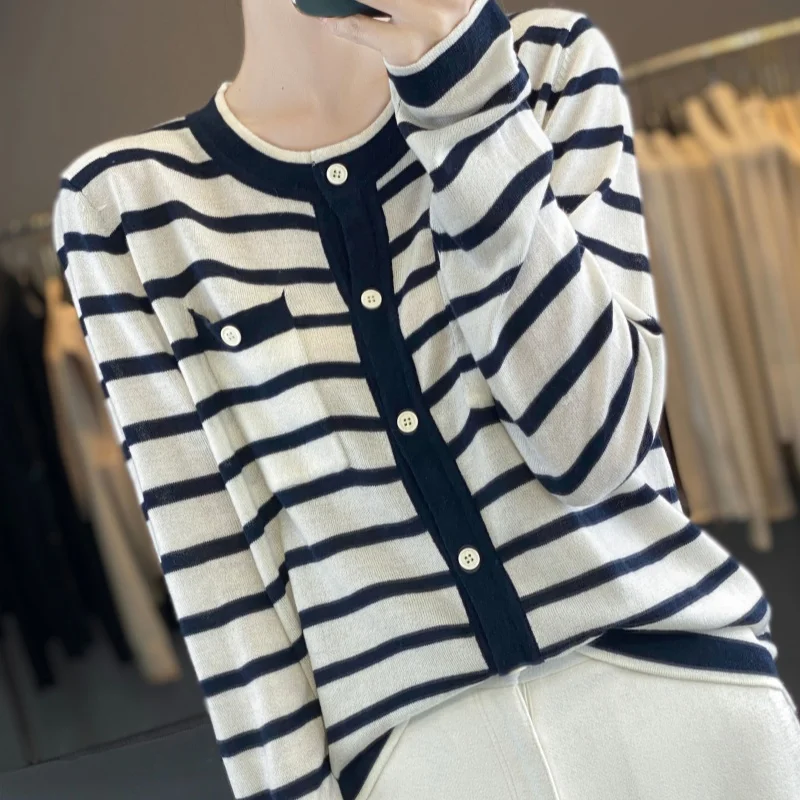 Женский новый вязаный кардиган с круглым вырезом, весна-осень, свитер из 100% мериносовой шерсти, повседневный кашемировый трикотаж в полоску, мягкие топы с длинными рукавами 
Женский новый вязаный кардиган с круглым вырезом, весна-осень, свитер из 100% мериносовой шерсти, повседневный кашемировый трикотаж в полоску, мягкие топы с длинными рукавами