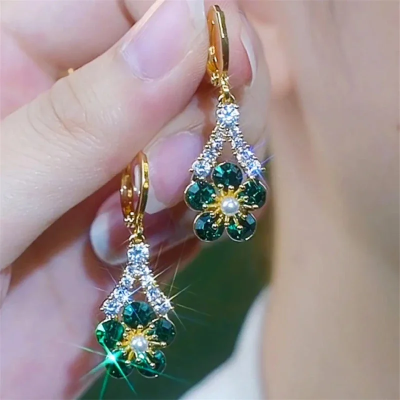 Elegant Green Crystal Flower Pendant Gold Color Earrings for Women New Fashion Exquisite Temperament Girls Wedding Party Jewelry
Elegant Green Crystal Flower Pendant Gold Color Earrings for Women New Fashion Exquisite Temperament Girls Wedding Party Jewelry