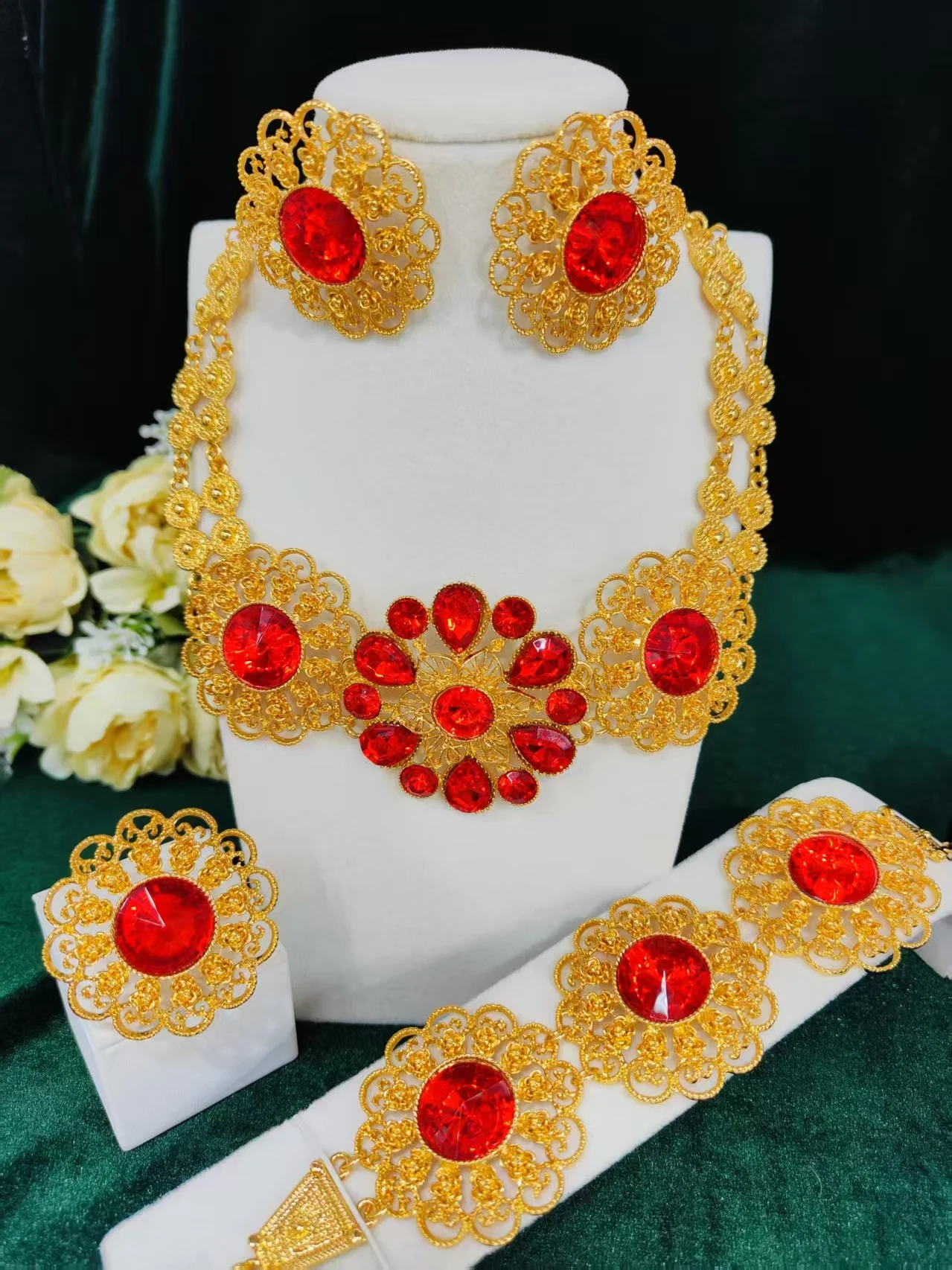 Rhinestone Gold Plated 4Pcs Jewelry Set for Women Necklace Earrings Bracelet Ring Wedding Party Gifts
Rhinestone Gold Plated 4Pcs Jewelry Set for Women Necklace Earrings Bracelet Ring Wedding Party Gifts