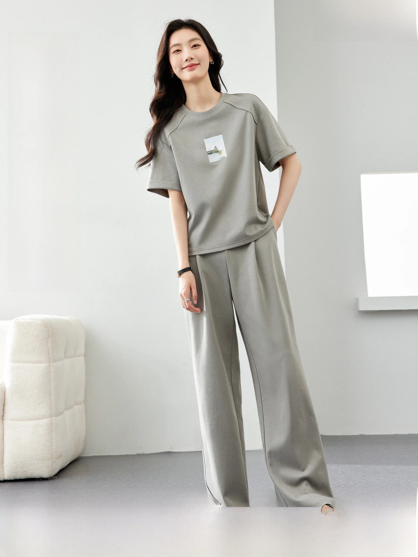 Simple Commute Light Grey Print T-Shirt Set Loose Top Bottoms Casual Two-Piece Suit Summer New Arrival Women's Fashion
Simple Commute Light Grey Print T-Shirt Set Loose Top Bottoms Casual Two-Piece Suit Summer New Arrival Women's Fashion