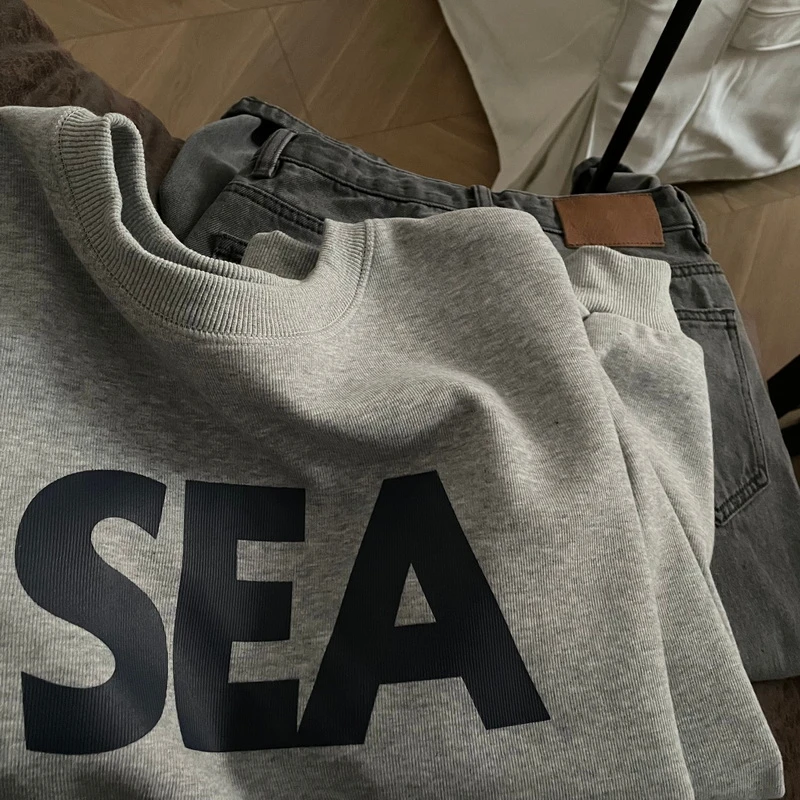 Ретро-американский серебристый бархатный свитшот на осень-зиму с круглым вырезом, длинными рукавами, свободного кроя, с принтом, для молодежи
Ретро-американский серебристый бархатный свитшот на осень-зиму с круглым вырезом, длинными рукавами, свободного кроя, с принтом, для молодежи